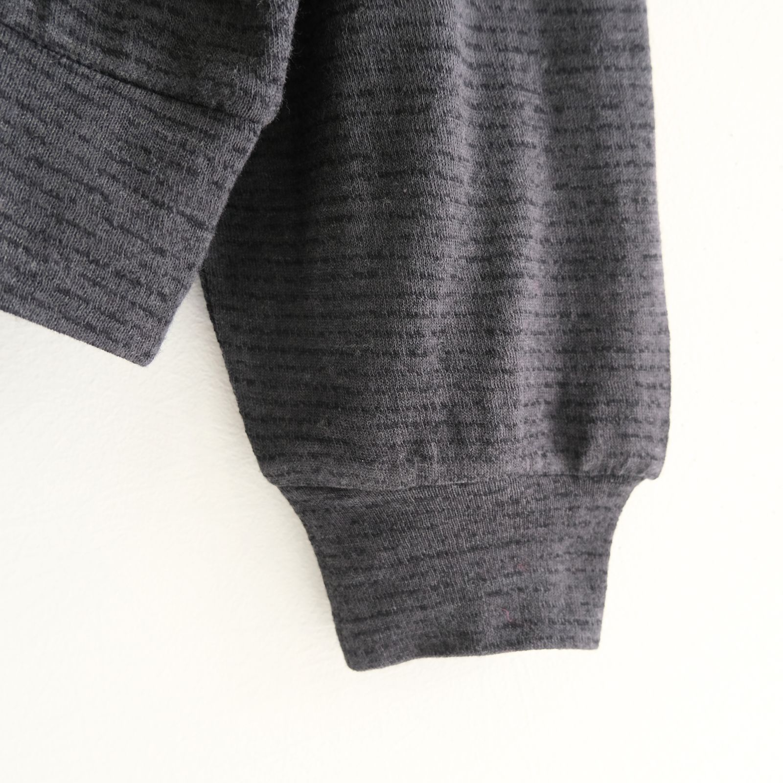 SUPER FINE WOOL COTTON TURTLE-NECK TOP（BORDER STRIPE）（BLACK×CHARCOAL）