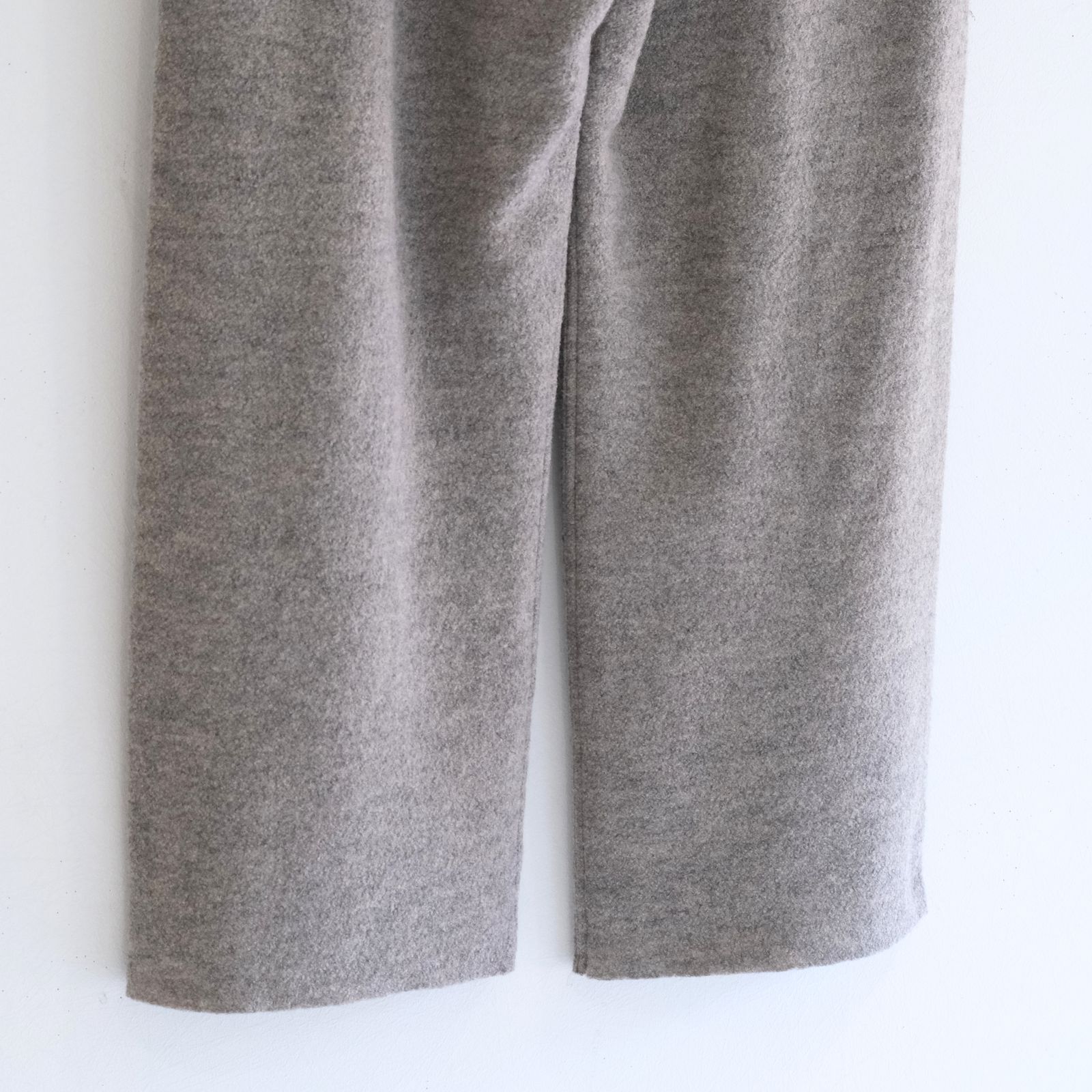 【残り1点】KNIT PANTS ‐Hard Twist Crepe‐（Greige）