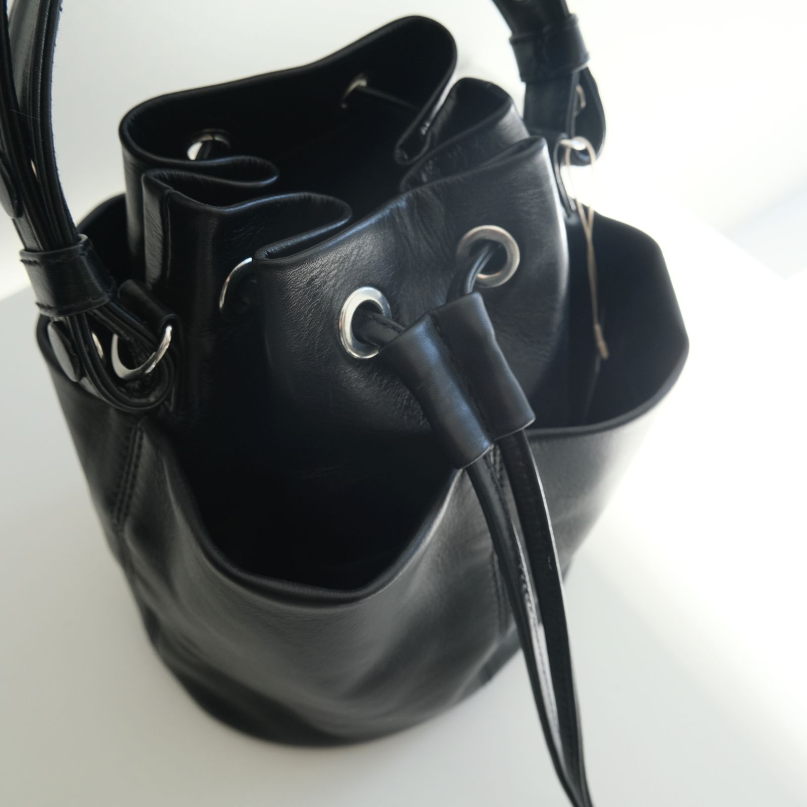 DRAWSTRING BAG / バッグ / レザーバッグ / COW SKIN / 牛皮 / BLACK