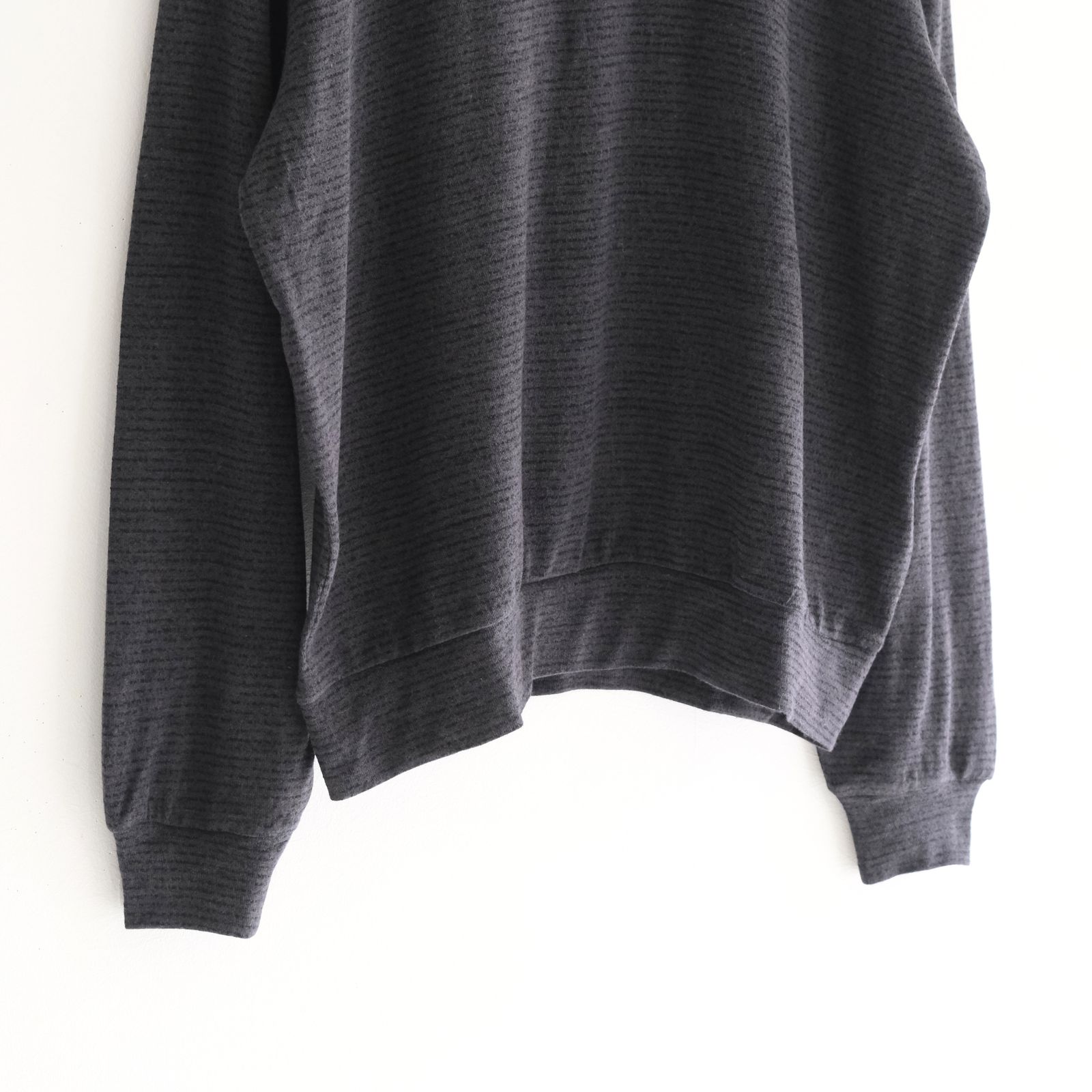 SUPER FINE WOOL COTTON TURTLE-NECK TOP（BORDER STRIPE）（BLACK×CHARCOAL）