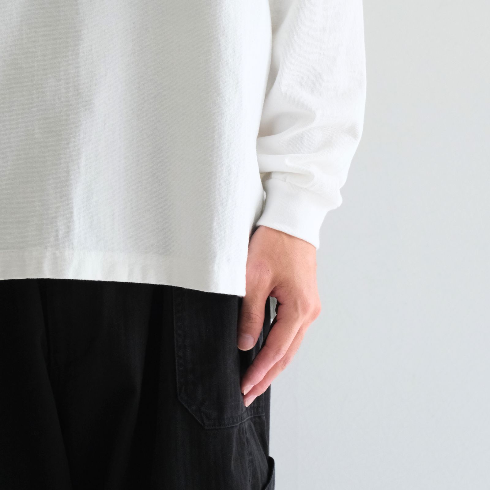 DETROIT LOGO CUTOFF LS TEE（OFF WHITE）