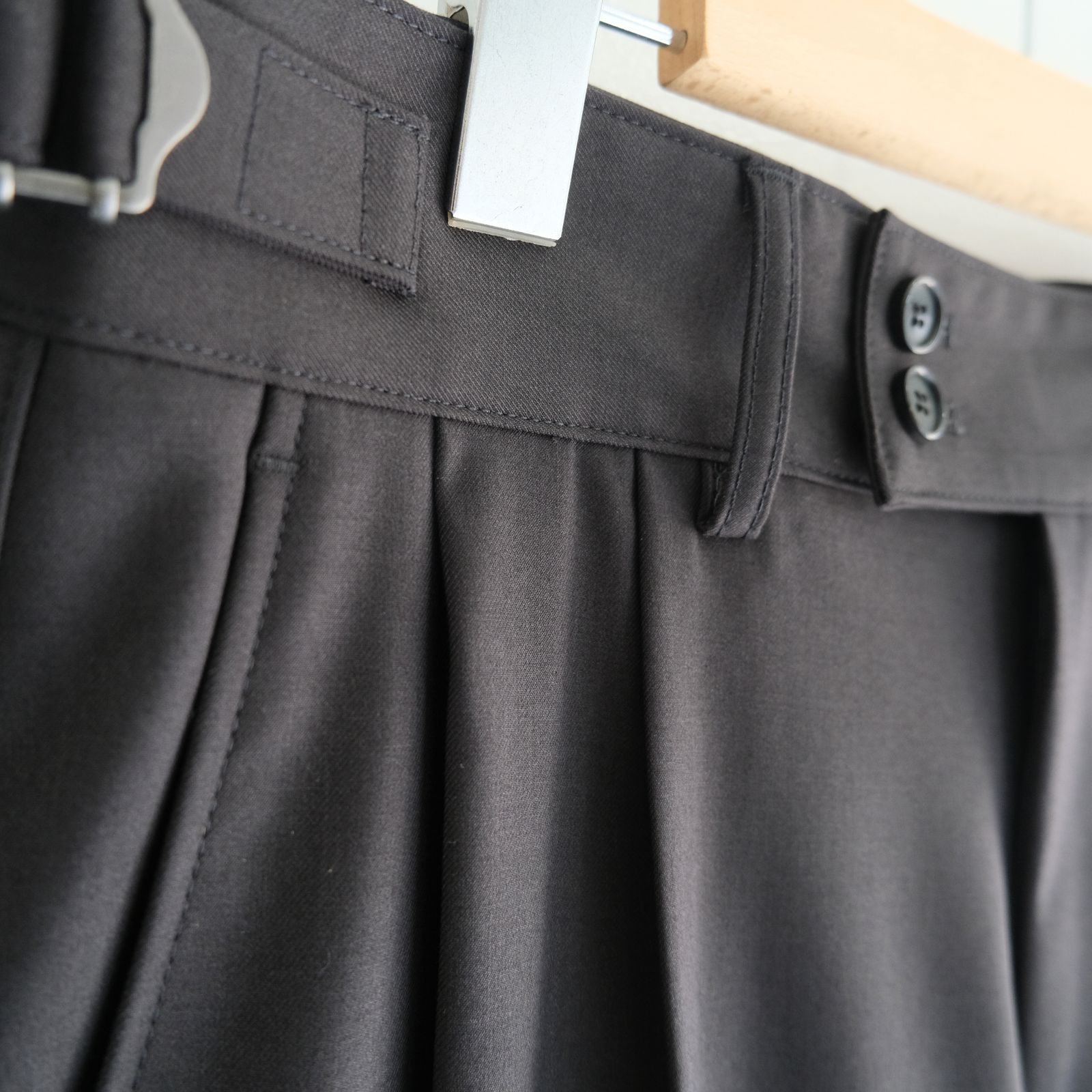 Santiago Slacks Standard / パンツ / スラックス / Charcoal