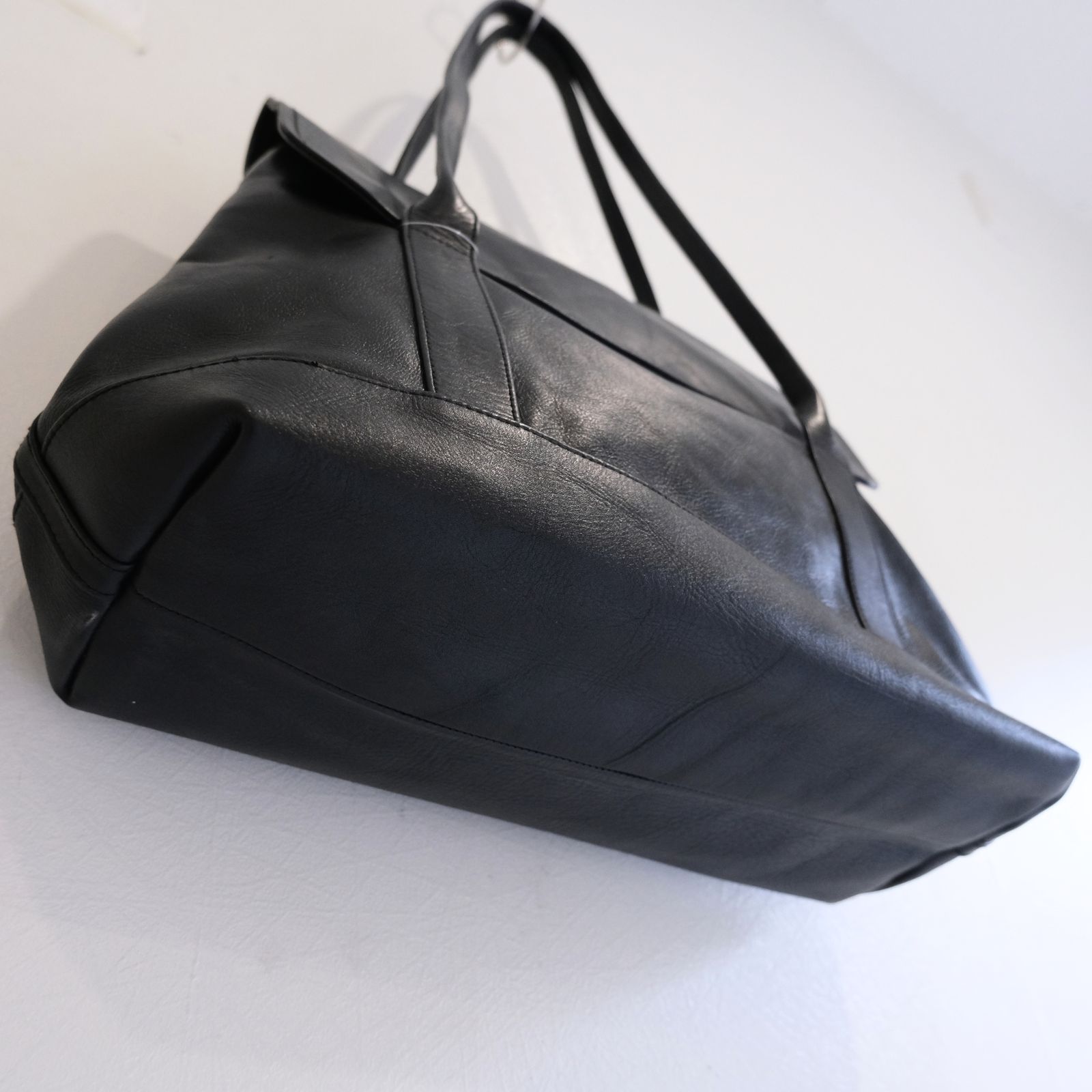 ROUND TOTE BAG M SIZE（BLACK）