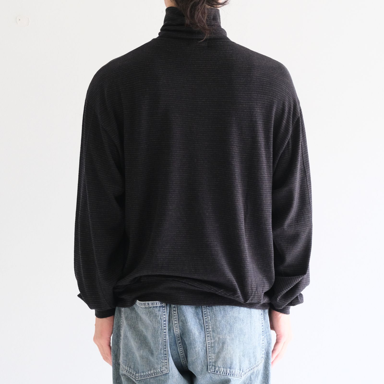SUPER FINE WOOL COTTON TURTLE-NECK TOP（BORDER STRIPE）（BROWN×BLACK）