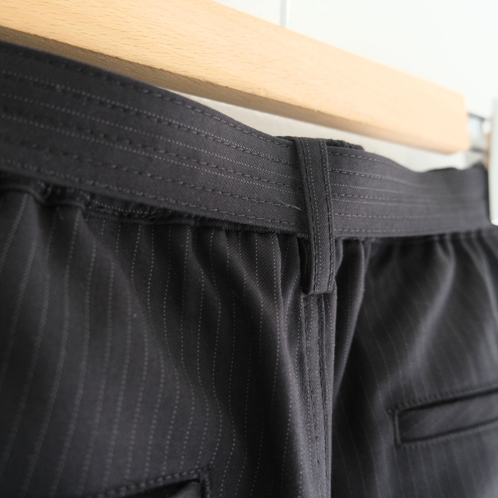 Hemingway Stripe Bermuda Pants / ヘミングウェイ ストライプ バミューダ パンツ（BLACK）