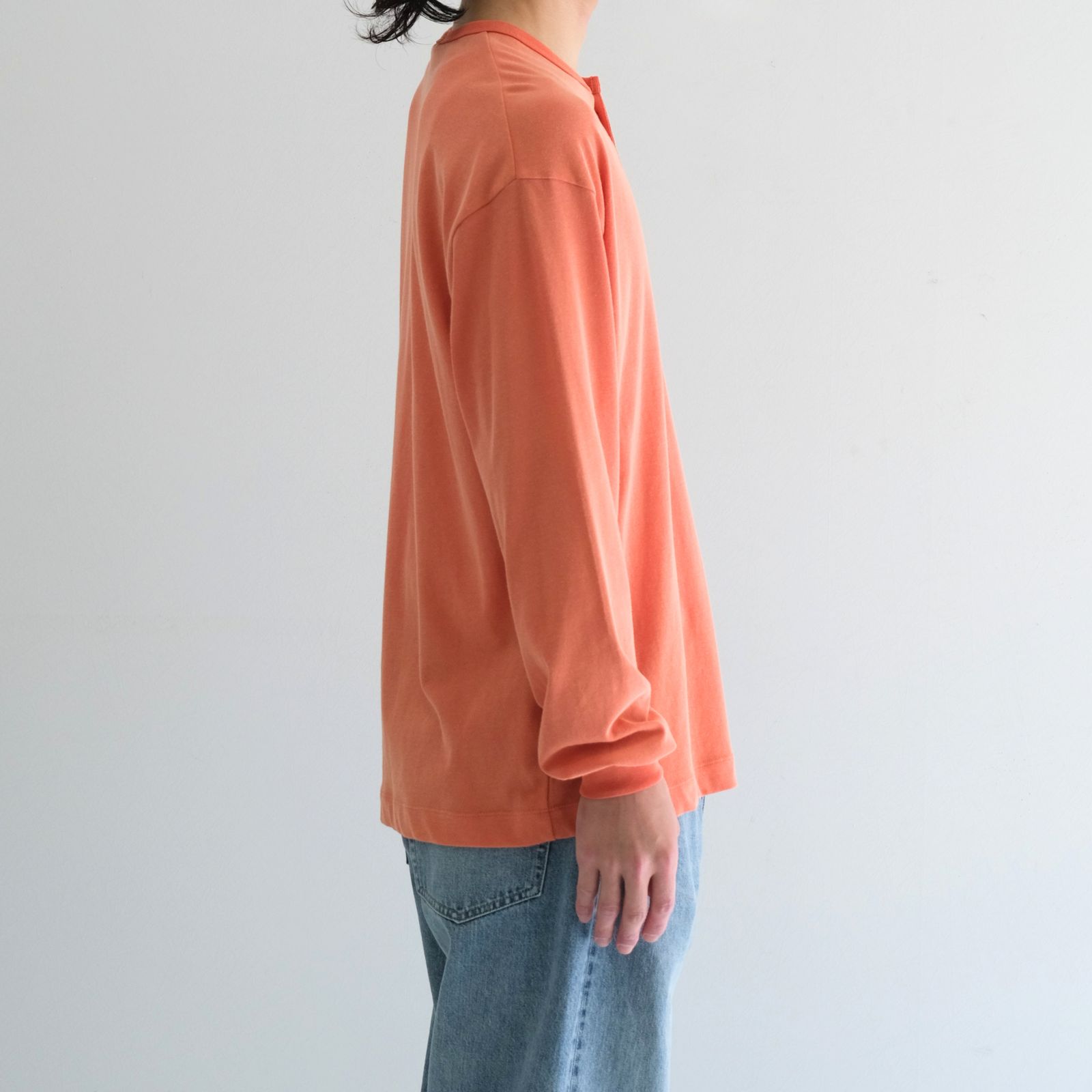 FADED TWIST TENJIKU HENLEY-NECK TOP / フェードツイスト天竺ヘンリーネックトップ（ORANGE）