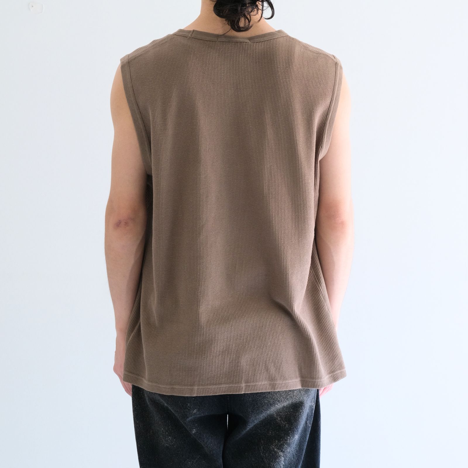WRAP AROUND SLEEVELESS POCKET TEE ‐Recycle supima waffle‐ / ラップアラウンドスリーブレスポケットTEE ‐リサイクルスーピマワッフル‐（Brown）