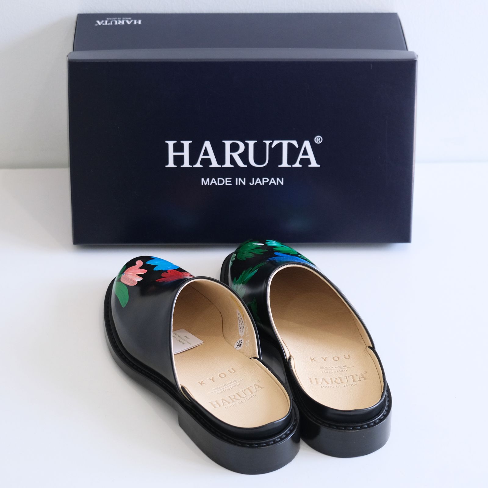 "BLOSSOM" Hand Painted Sandals by HARUTA feat. MIO YAMAMOTO / 「BLOSSOM」ハンド ペイント サンダル バイ ハルタ feat. ミオ ヤマモト（BLACK）