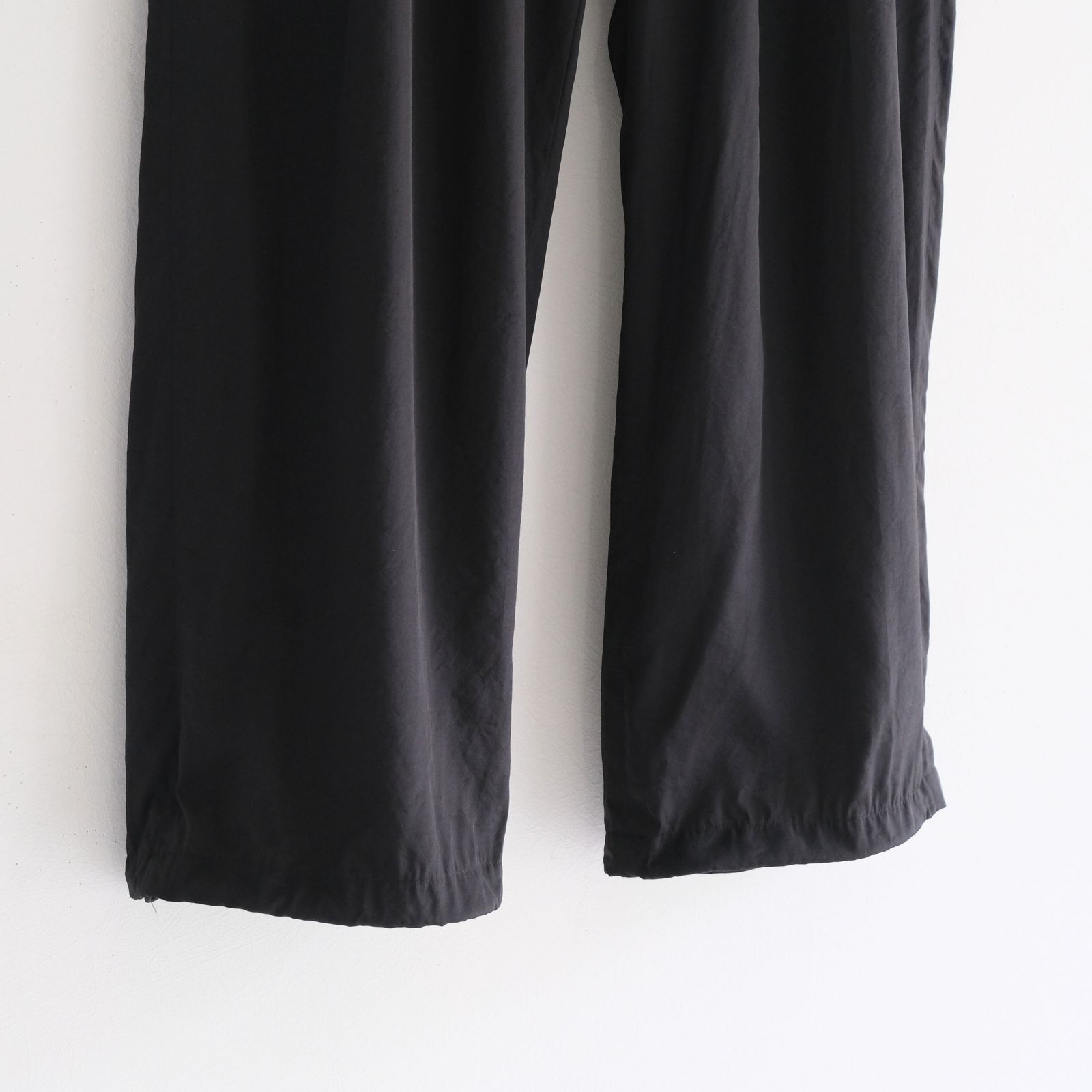 【販売開始 : 7/18 (土) 00:00~】Cupro Nylon Browsing Pants（Black）
