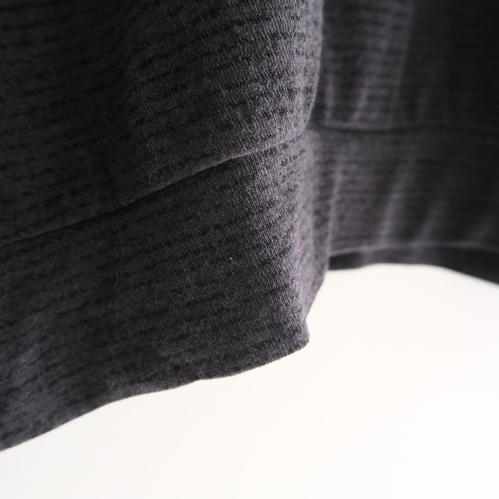 SUPER FINE WOOL COTTON TURTLE-NECK TOP（BORDER STRIPE）（BLACK×CHARCOAL）