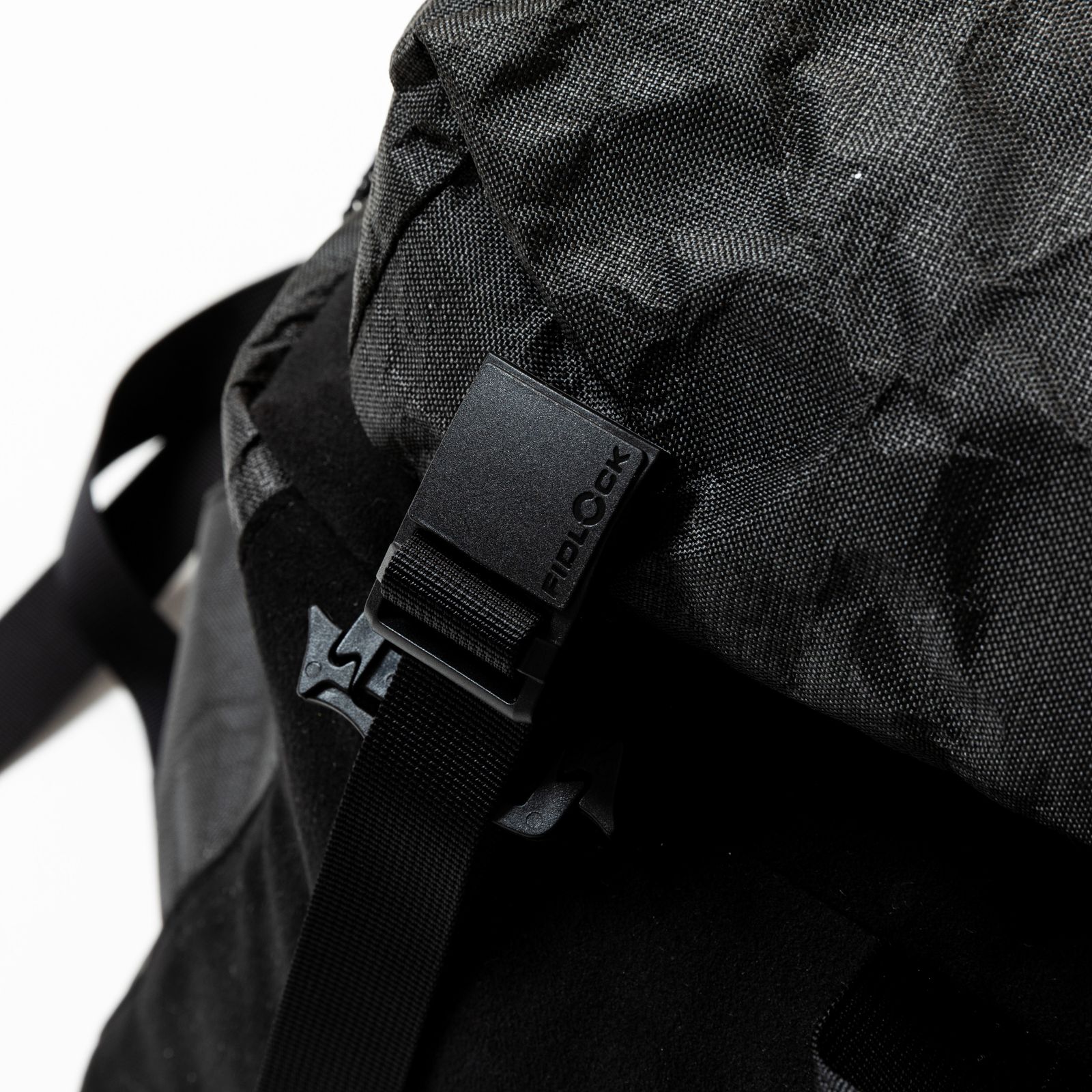 【入荷時期：2026年8月頃】UltraWeave™ Daypack"Common" / ウルトラウィーブ デイパック コモン（CARBON BLACK）