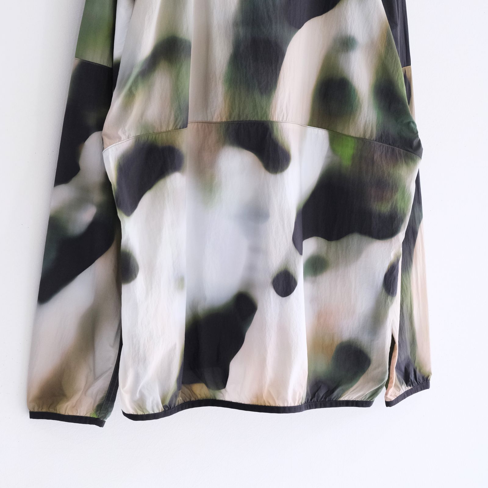 LIGHT WEIGHT WIND SHELL JACKET（BLUR）