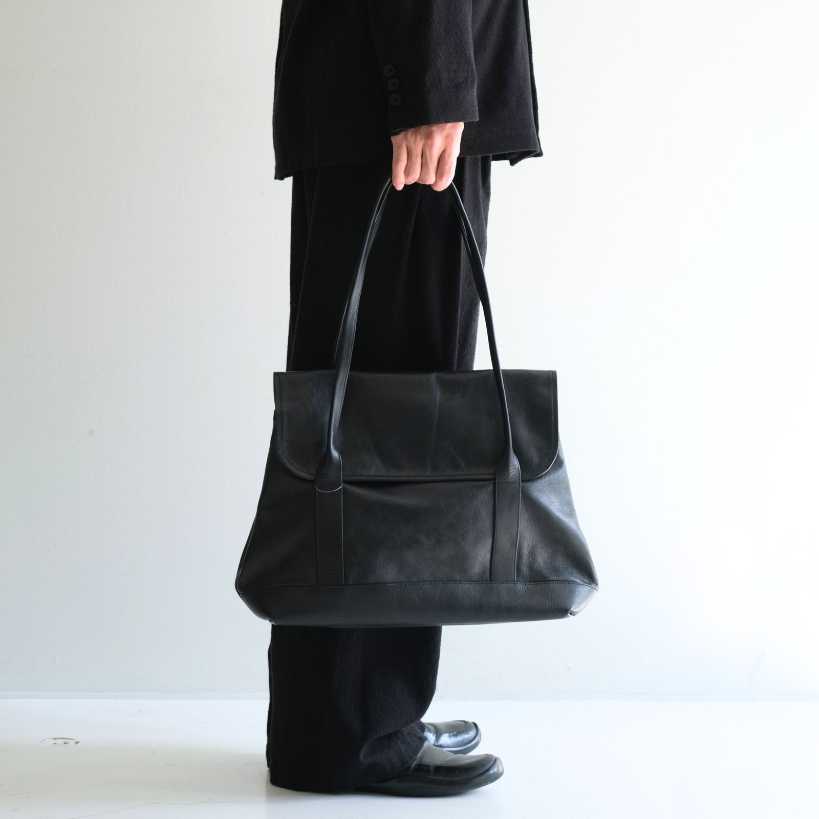 ROUND TOTE BAG M SIZE（BLACK）