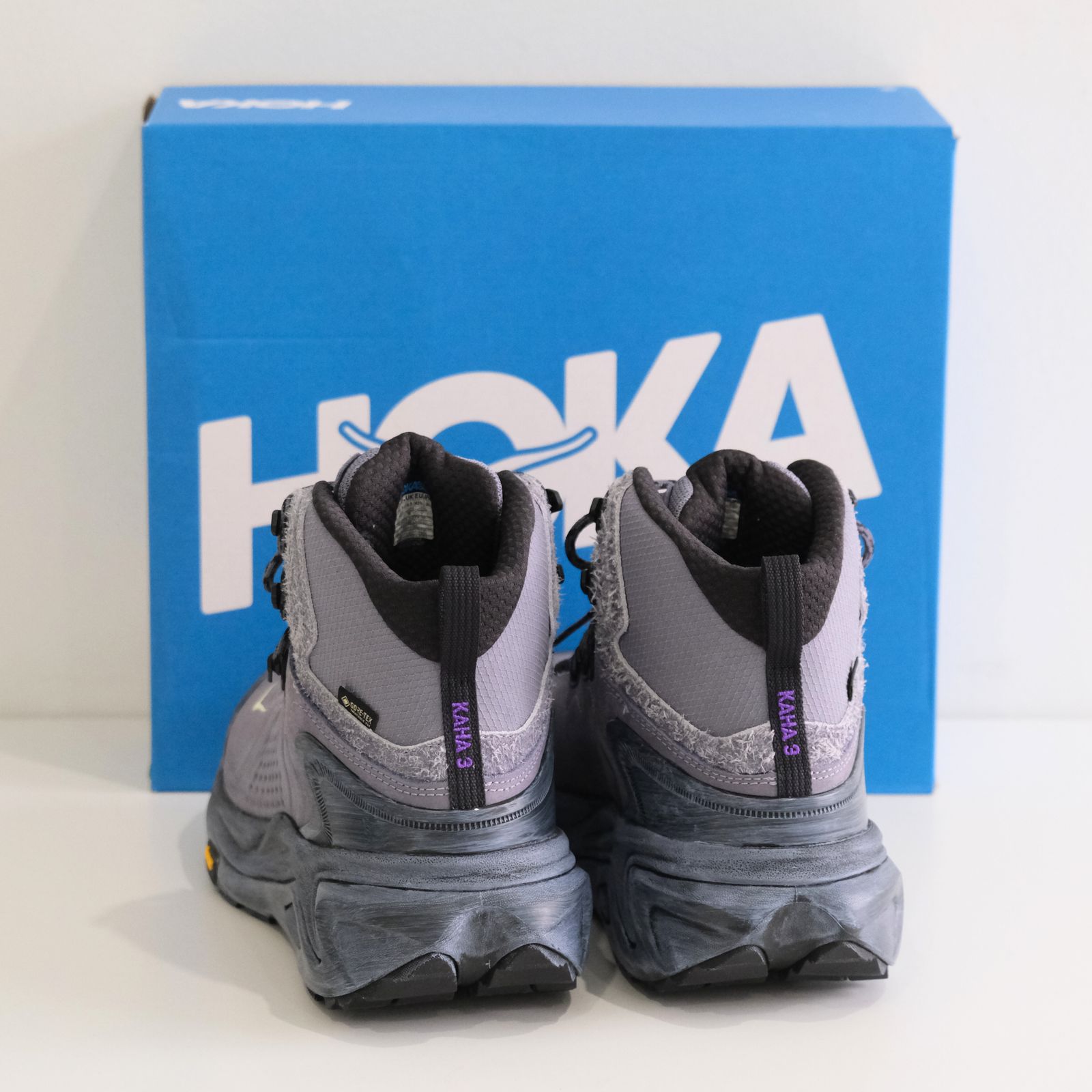 【 HOKA 】KAHA 3 GTX TP "GORE-TEX" /スニーカー / GORE-TEX / GREY SKIES / LILAC HYDRANGER