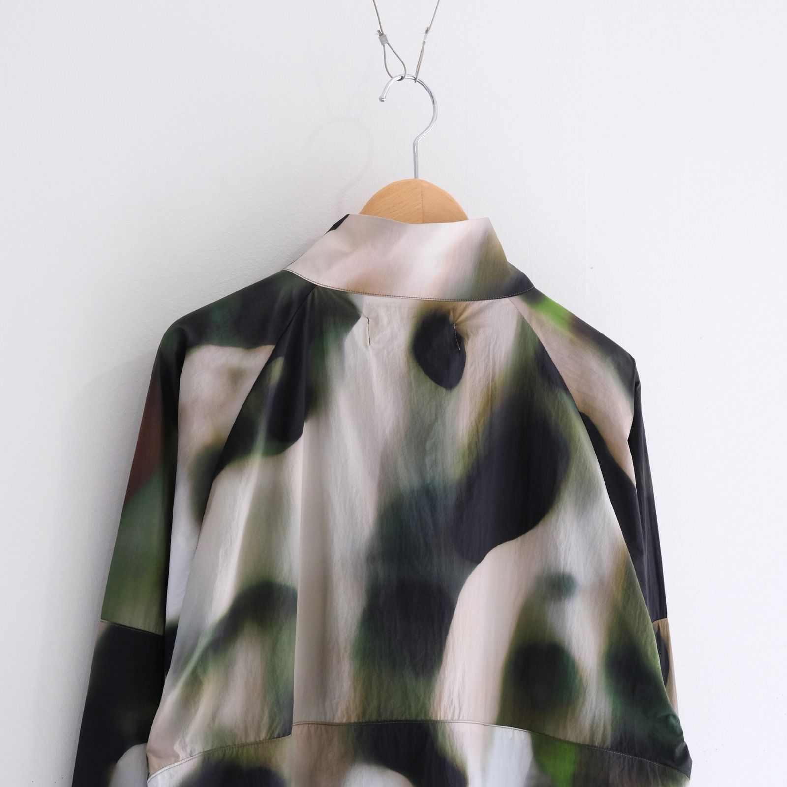 LIGHT WEIGHT WIND SHELL JACKET（BLUR）