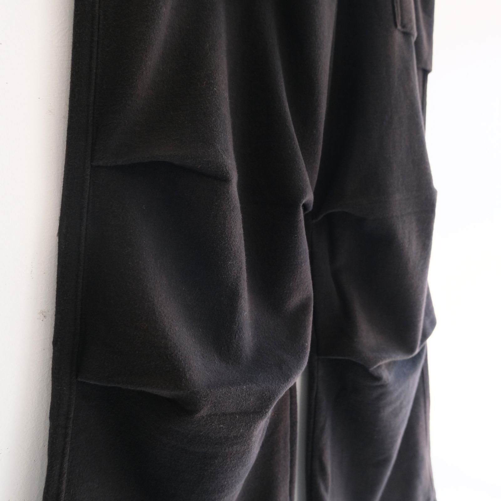 Reimagined Newsboy Fleece-Lined Sweatpants / パンツ / スウェットパンツ / Bleached Black