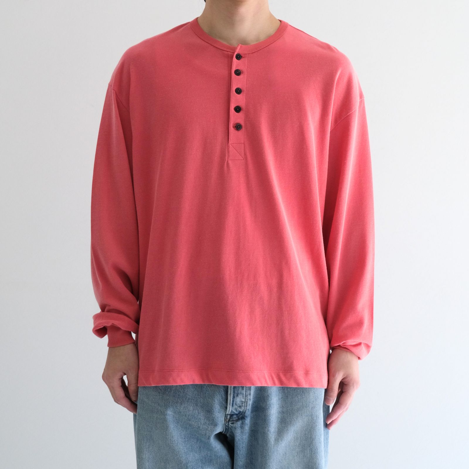 FADED TWIST TENJIKU HENLEY-NECK TOP / フェードツイスト天竺ヘンリーネックトップ（RED）