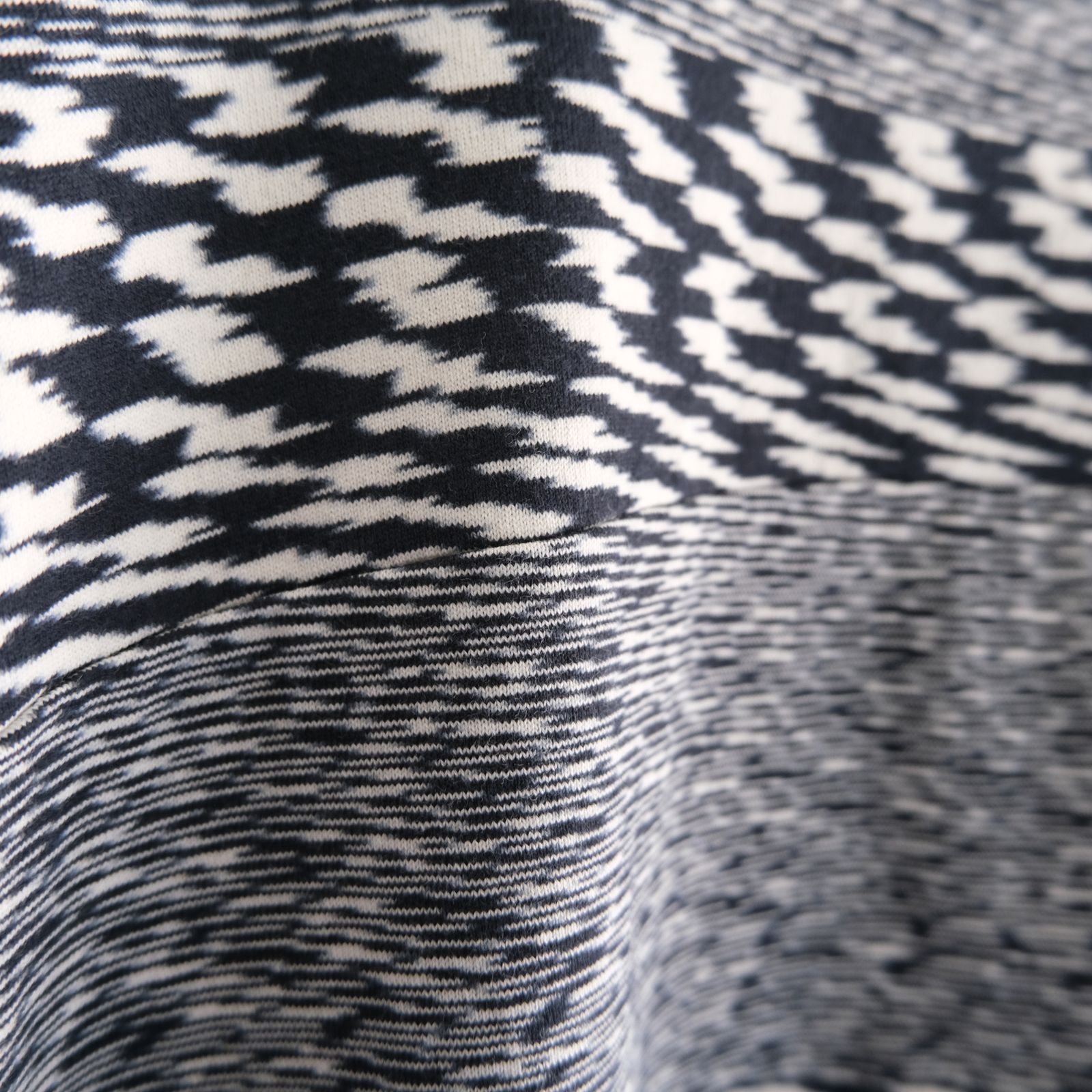 VORTEX FOOTBALL SHIRT fabric by SUN/kakke（BLACK OR WHITE）