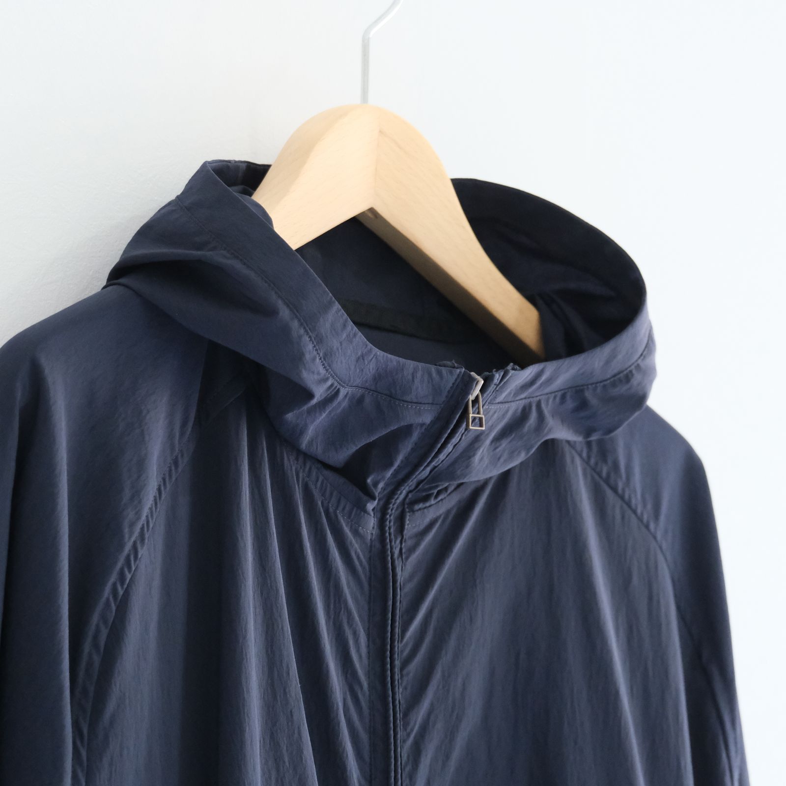 SHIBO NYLON SEASIDE PARKA / ナイロン / パーカー / NAVY