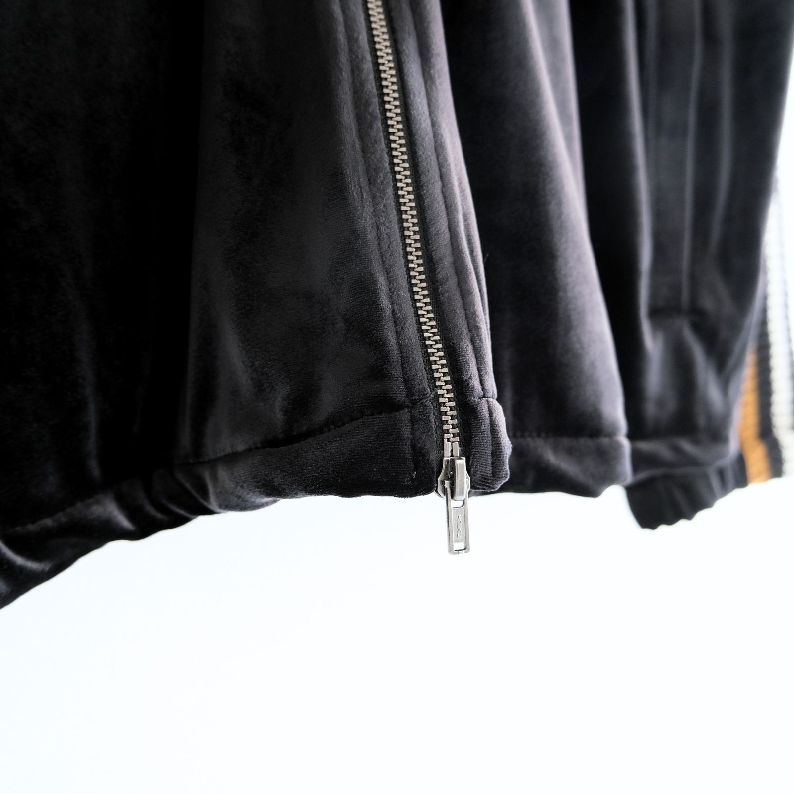 【残り1点】VELOUR TRACK JACKET（BLACK）