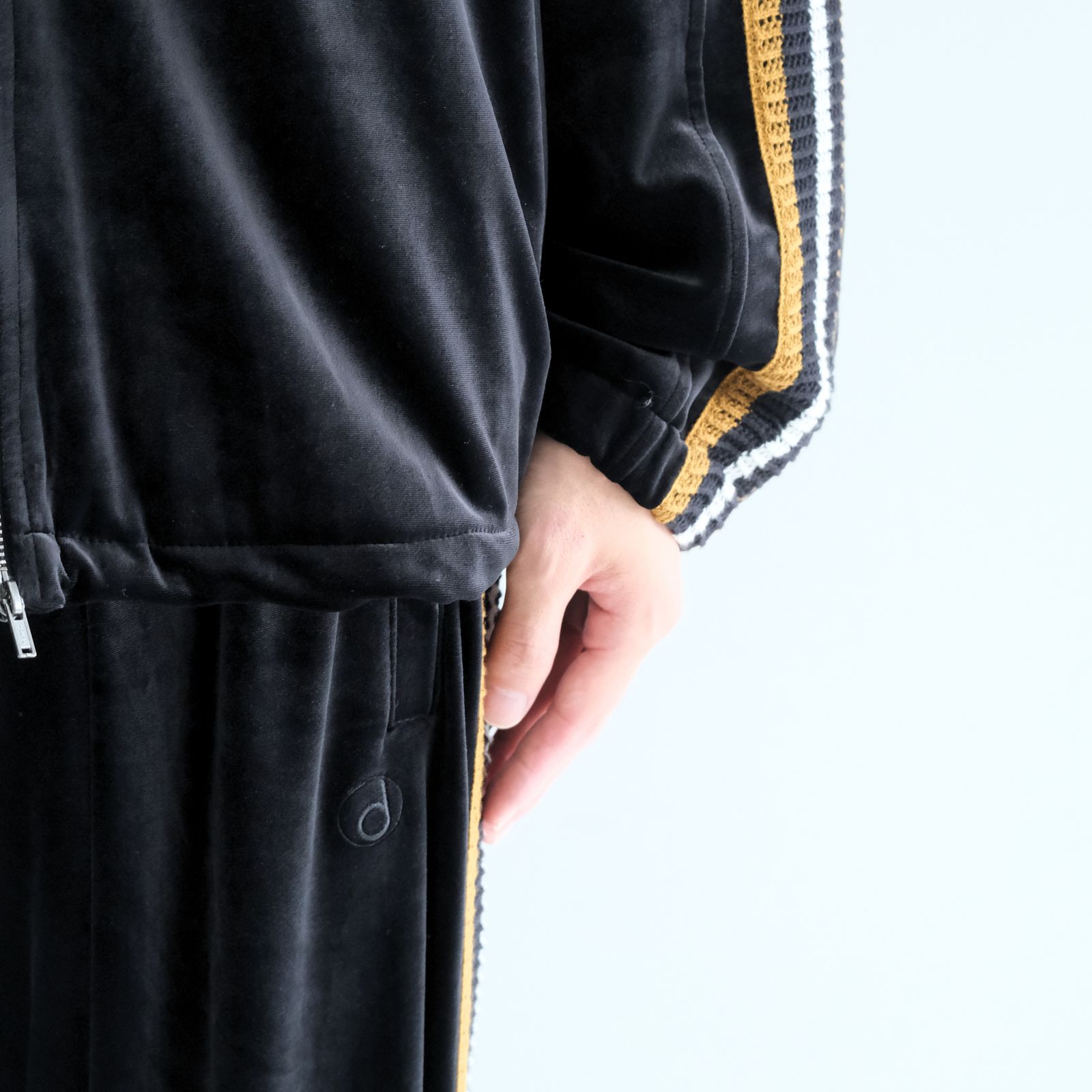 【残り1点】VELOUR TRACK JACKET（BLACK）