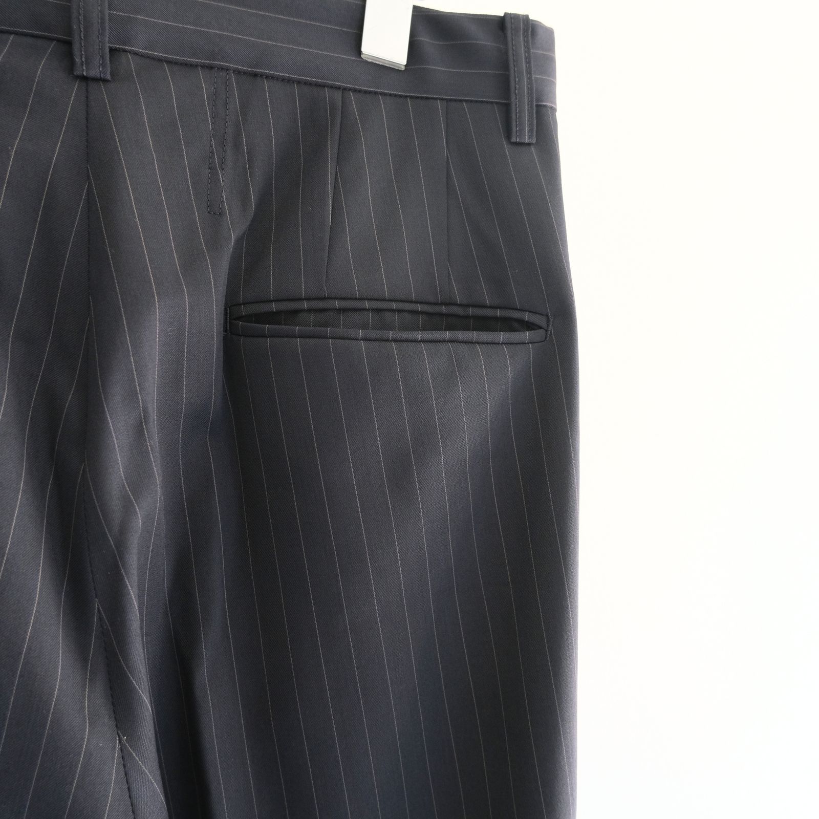 Merino Wool High-waist Slacks / メリノウール ハイウエスト スラックス（NAVY STRIPE）