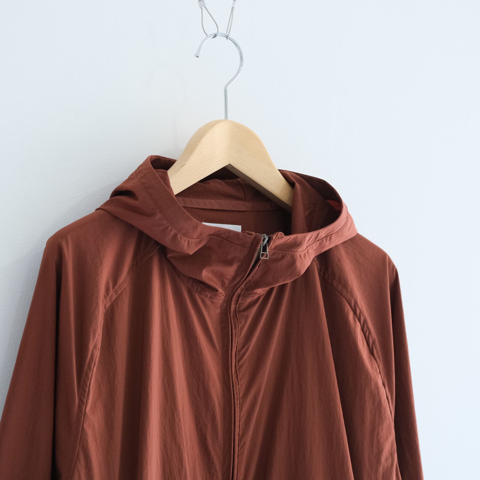 SHIBO NYLON SEASIDE PARKA / ナイロン / パーカー / BROWN