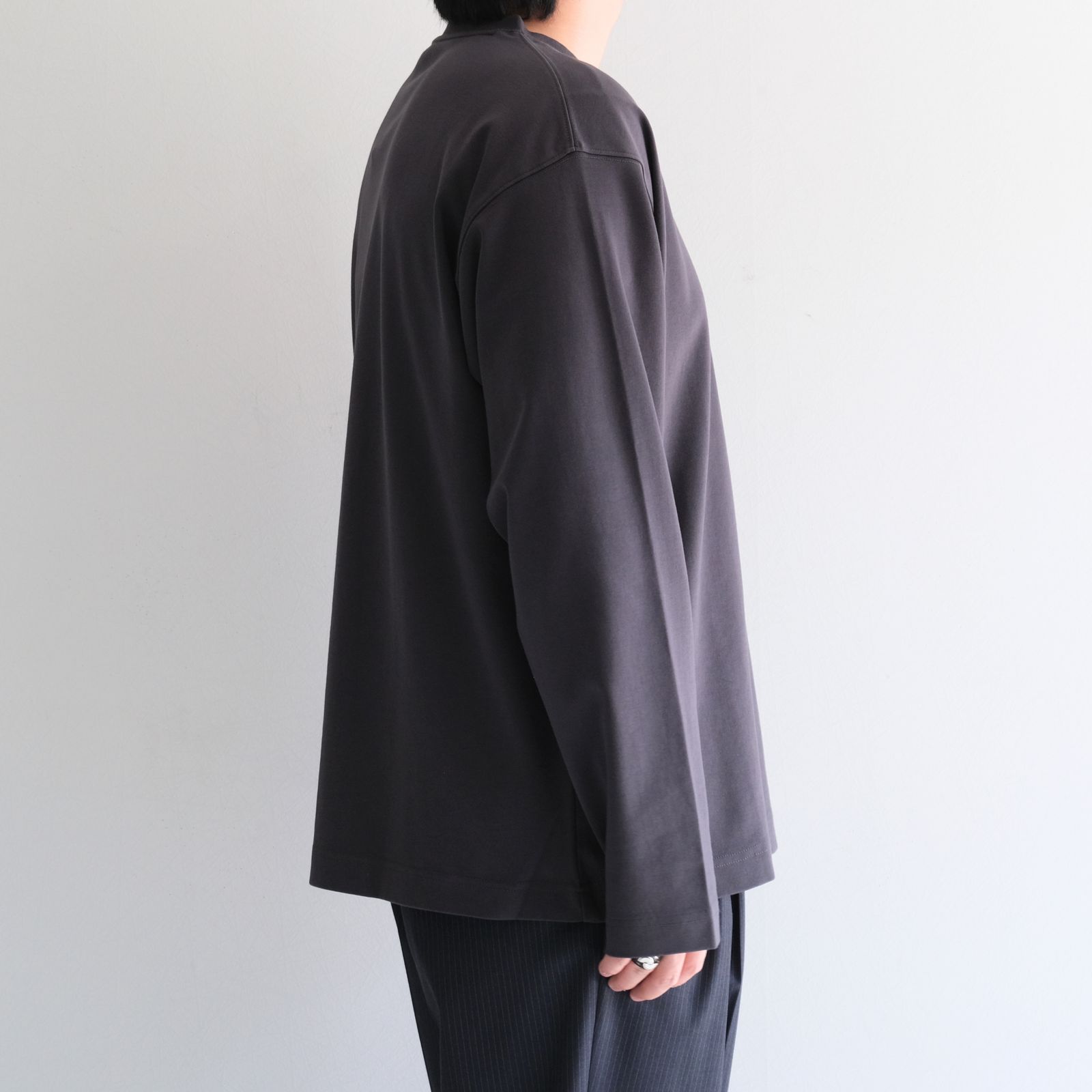 Basis L/S Tee / ベーシック長袖Tシャツ（GRAPHITE）