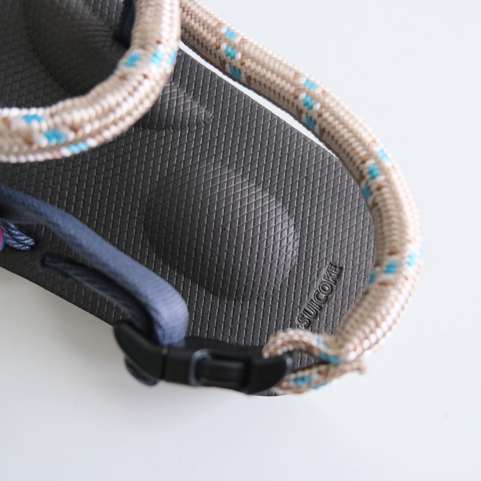 Suicoke x is-ness GUT KAT-2-ISN（BEIGE x GRAY）