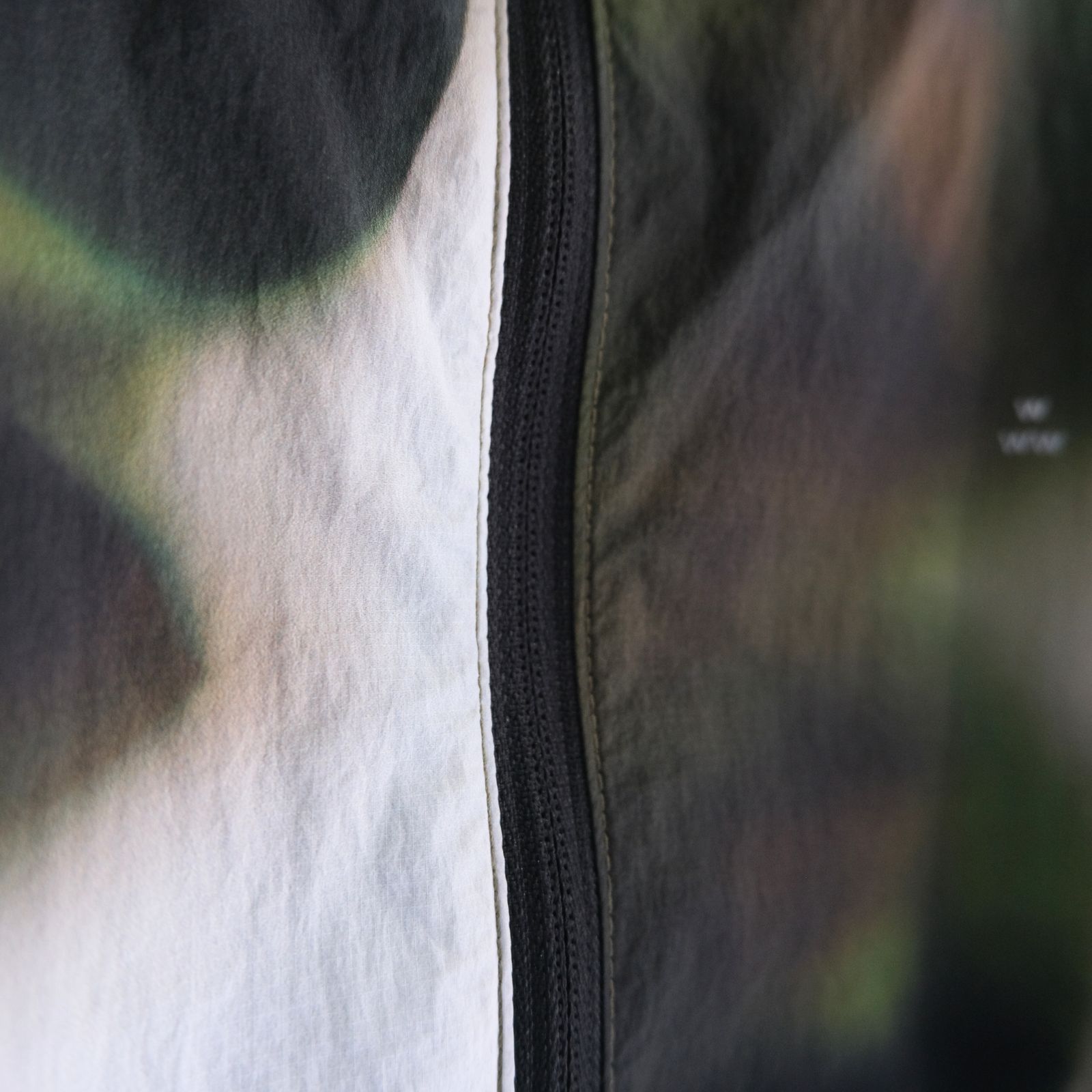 LIGHT WEIGHT WIND SHELL JACKET（BLUR）