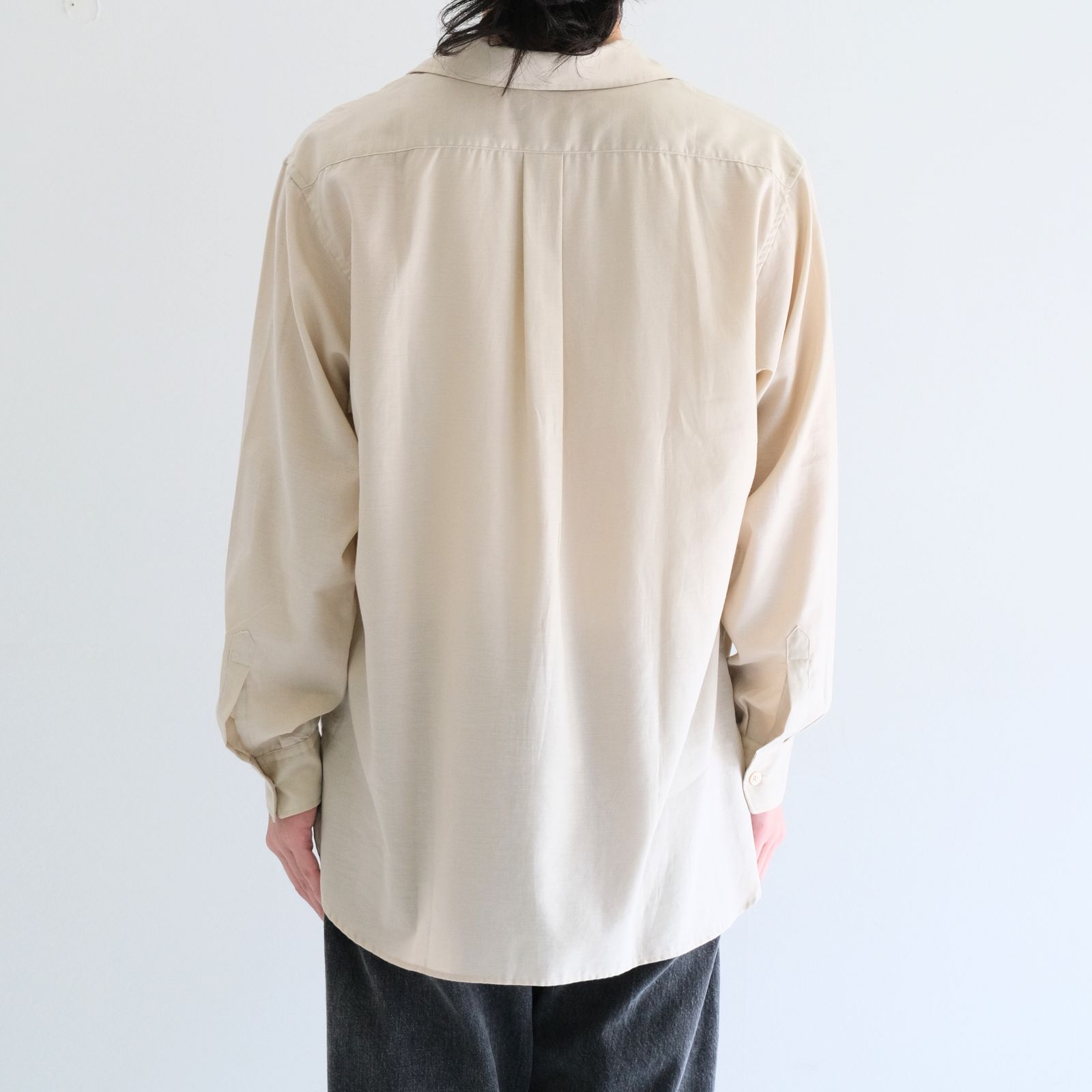 SILKY SOFT TWILL SKIPPER SHIRT / シルク ソフト ツイル スキッパー シャツ（SAND）