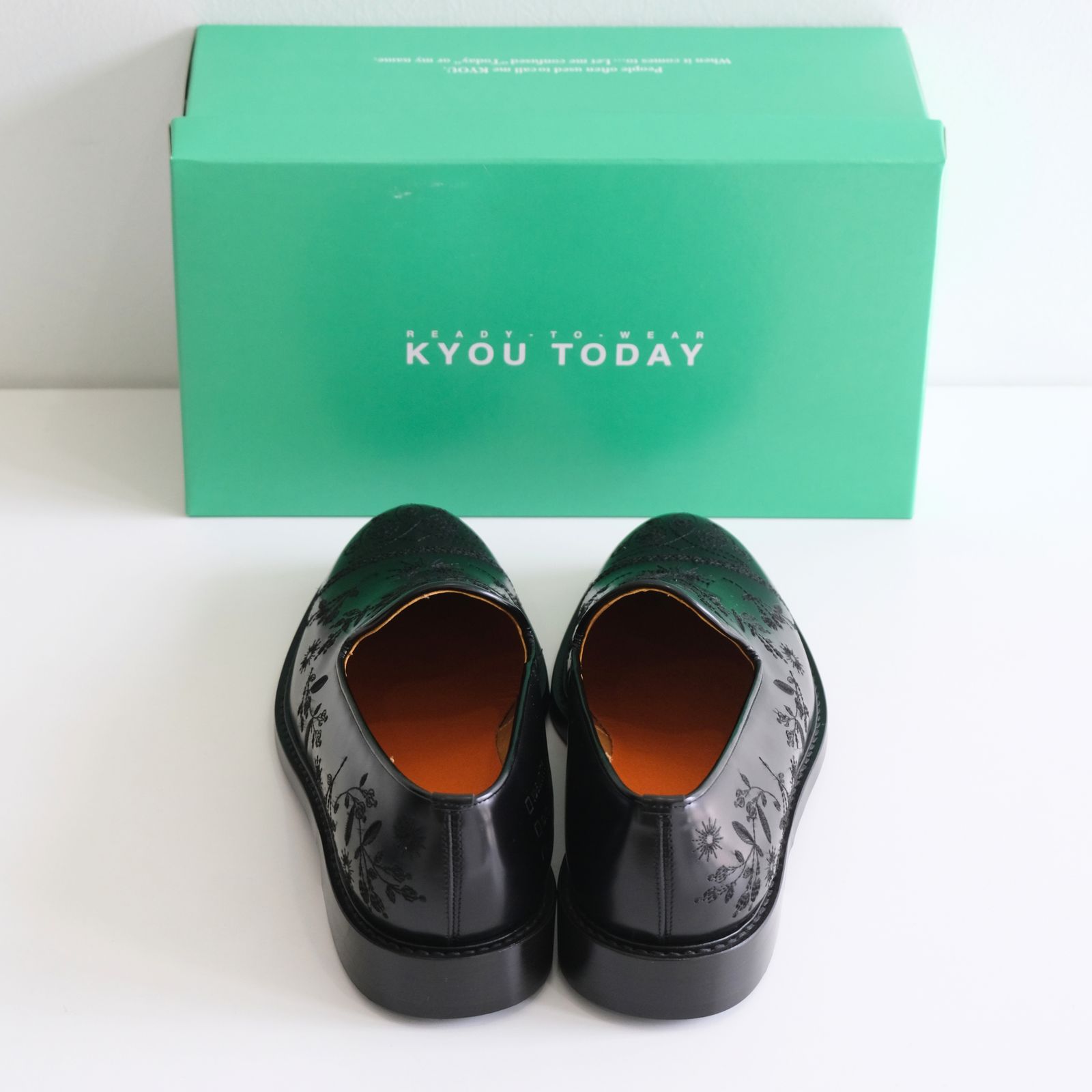 "DANCE" Embroidered Opera Shoes by HARUTA（BLACK）