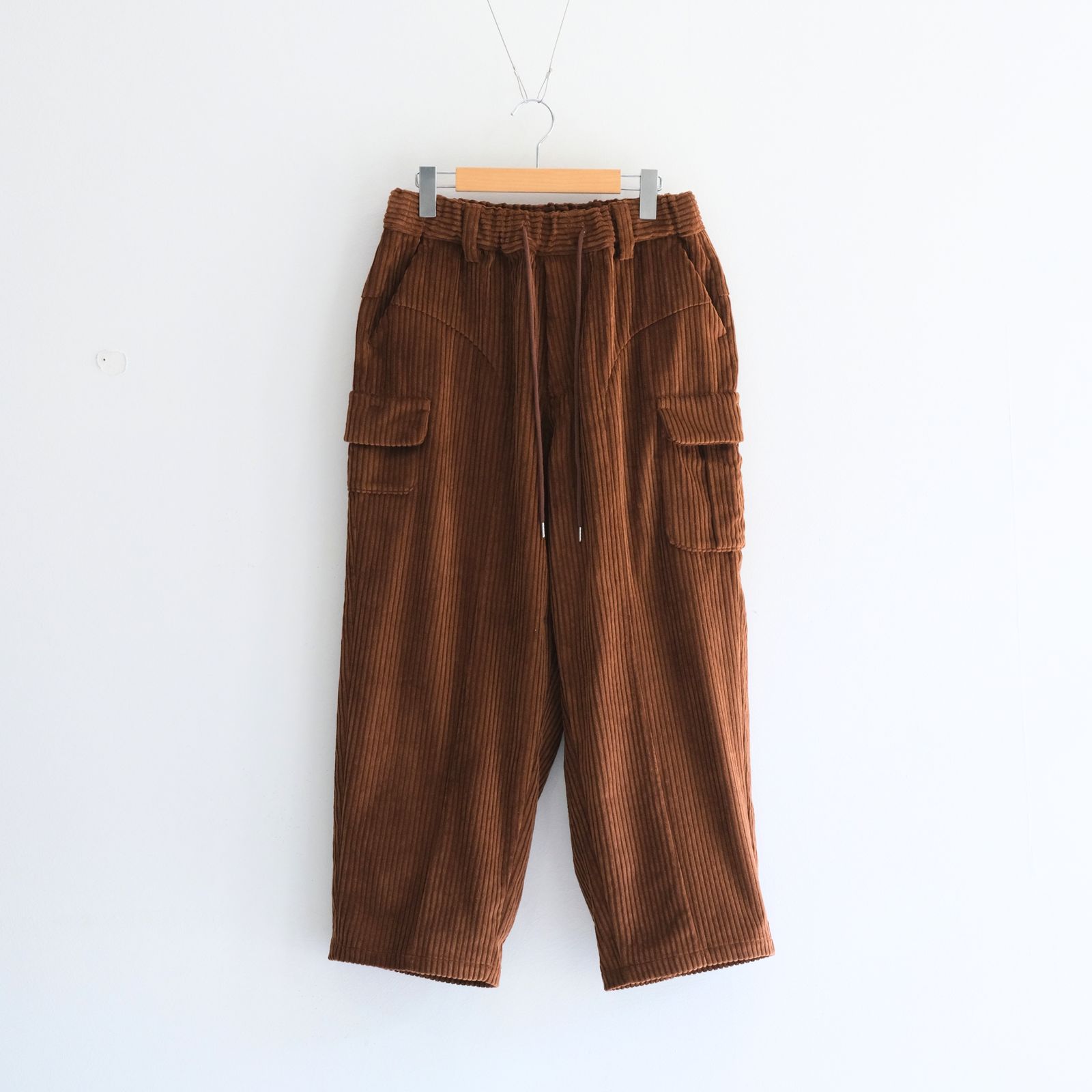 【残り1点】WIDE-WALE CORDUROY CARGO PANTS（BROWN）
