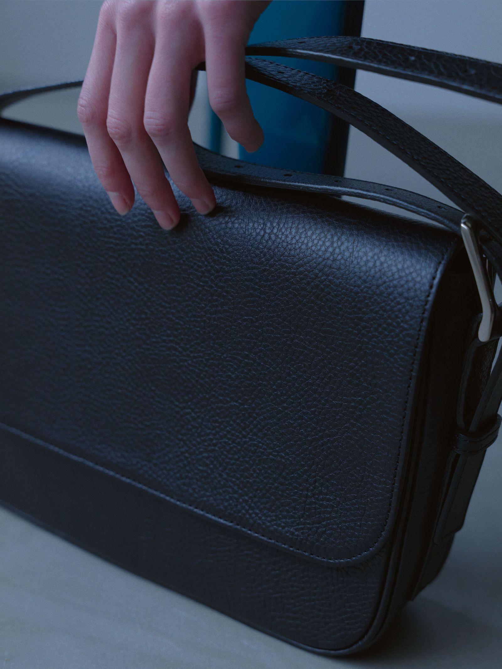 【入荷時期：2026年8-9月頃】Leather Shoulder Bag [Dumbo] / レザー ショルダー バッグ [ダンボ]（Black）