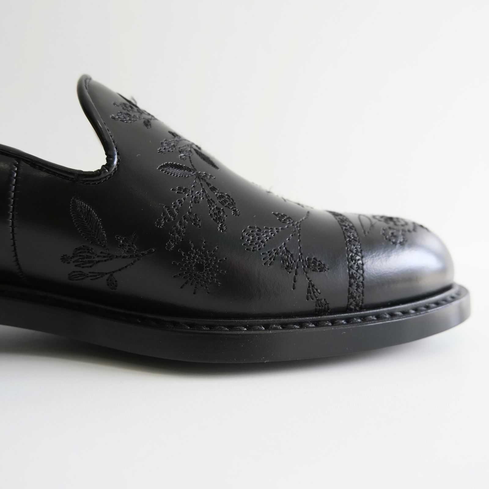 "DANCE" Embroidered Opera Shoes by HARUTA（BLACK）