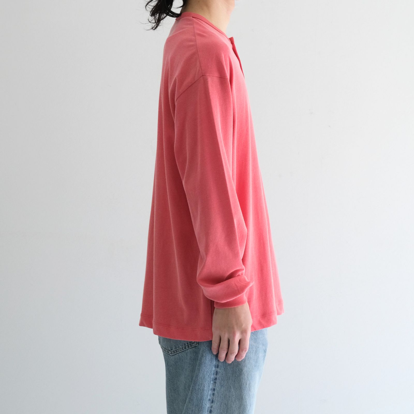 FADED TWIST TENJIKU HENLEY-NECK TOP / フェードツイスト天竺ヘンリーネックトップ（RED）