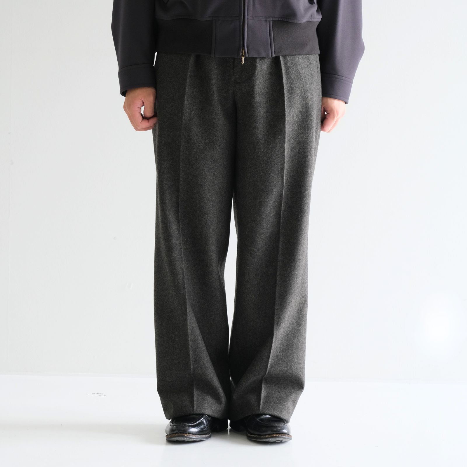 IN TUCK TROUSERS ‐Powder melton‐ / パンツ / トラウザー / メルトン素材 / Mid Gray