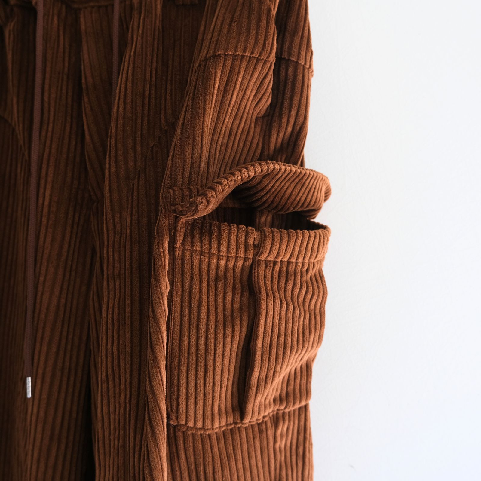 【残り1点】WIDE-WALE CORDUROY CARGO PANTS（BROWN）