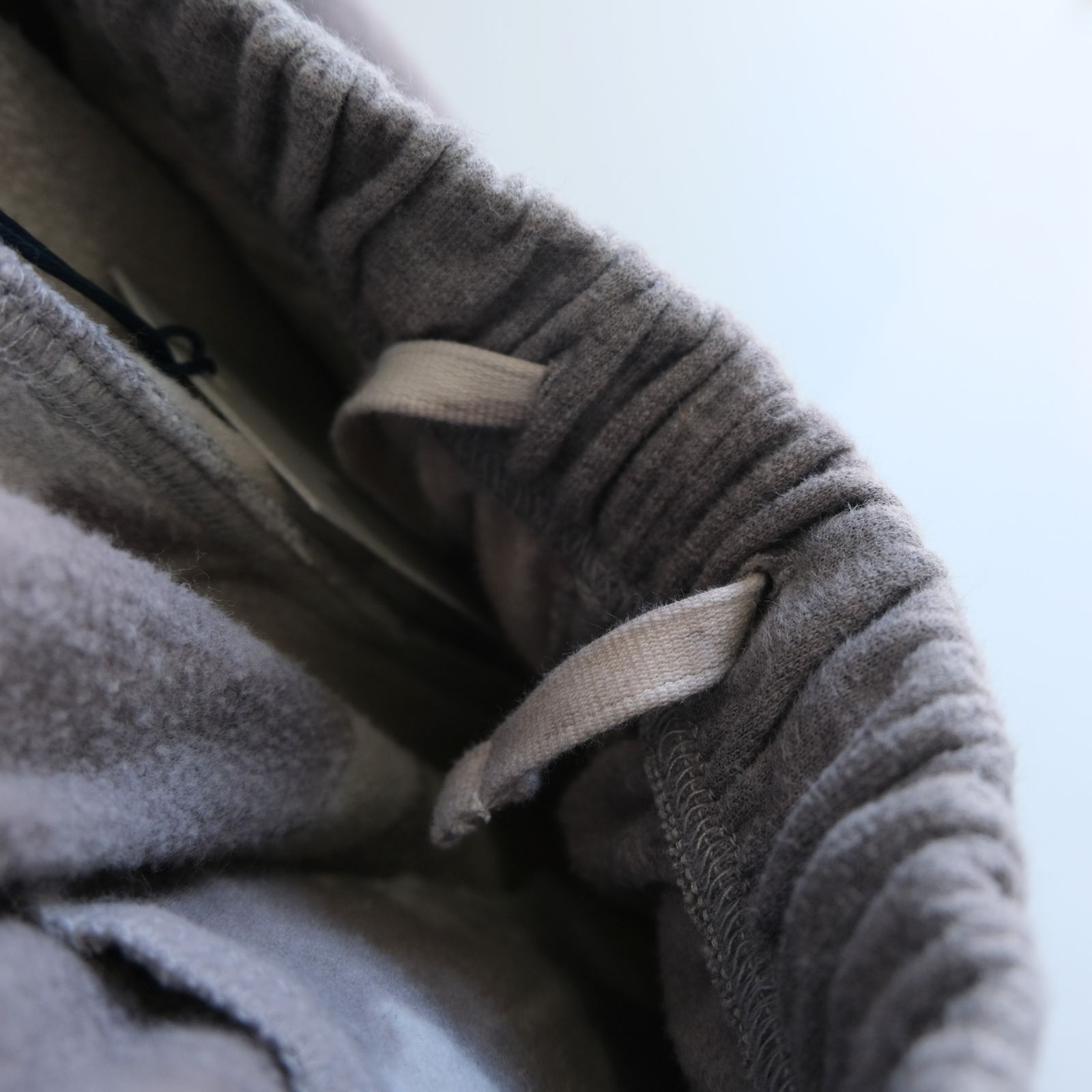 Reimagined Newsboy Fleece-Lined Sweatpants / パンツ / スウェットパンツ / Oak Gall Melange