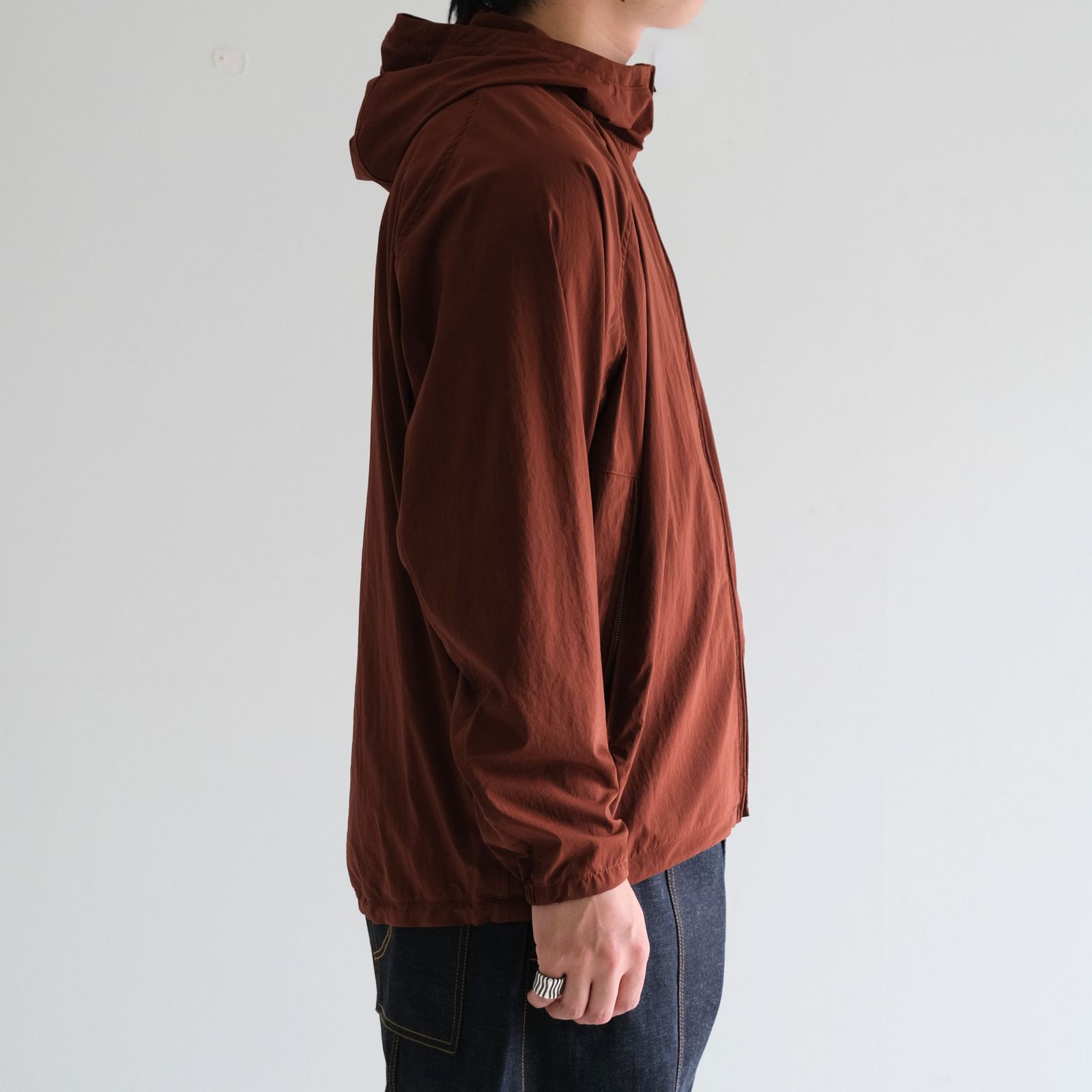 SHIBO NYLON SEASIDE PARKA / ナイロン / パーカー / BROWN