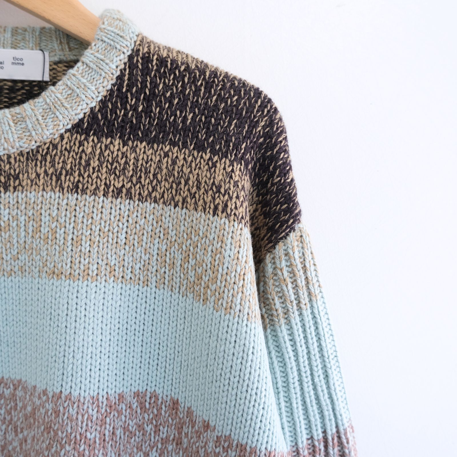 GRADATION STRIPE CREWNECK SWEATER（POWDER BLUE）