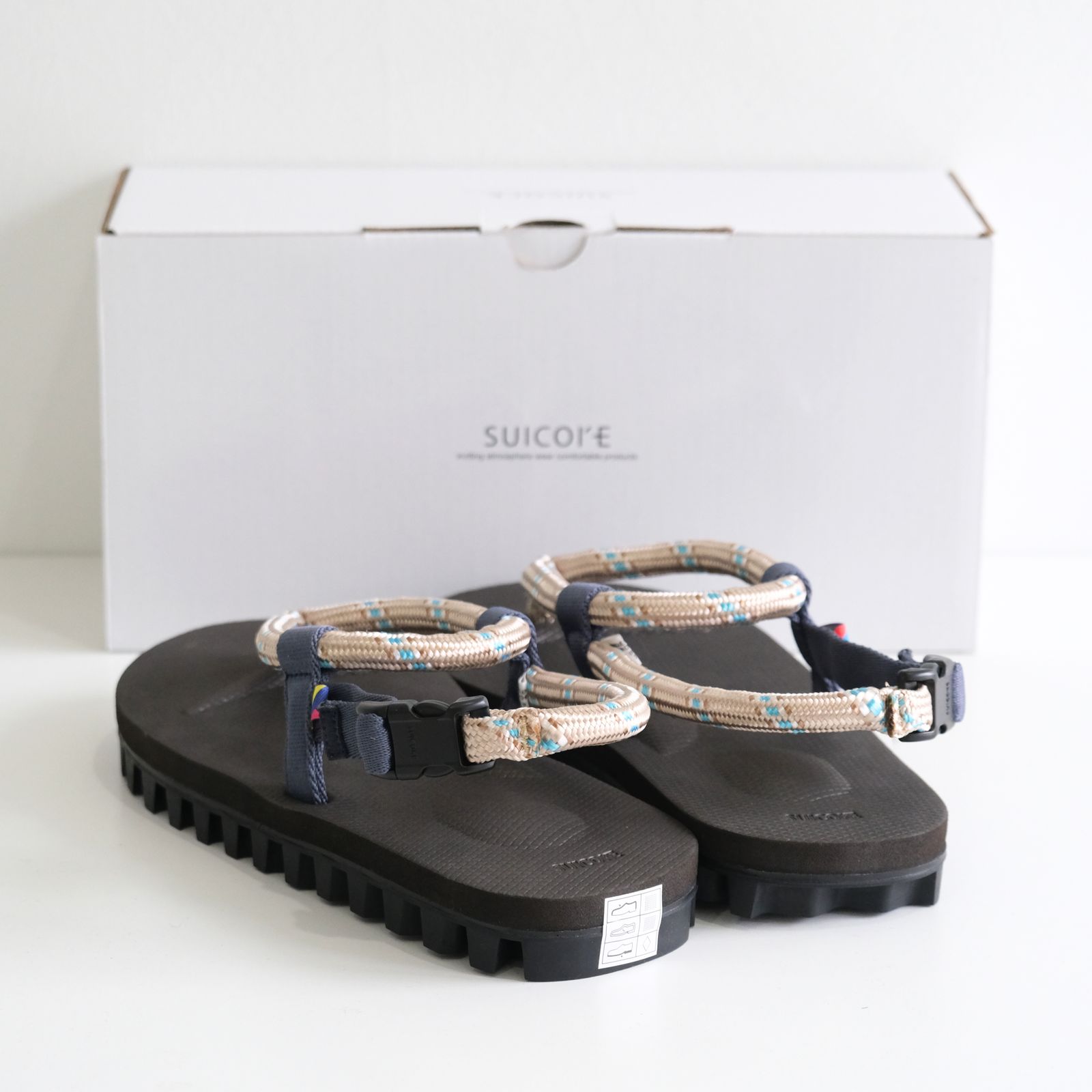 Suicoke x is-ness GUT KAT-2-ISN（BEIGE x GRAY）