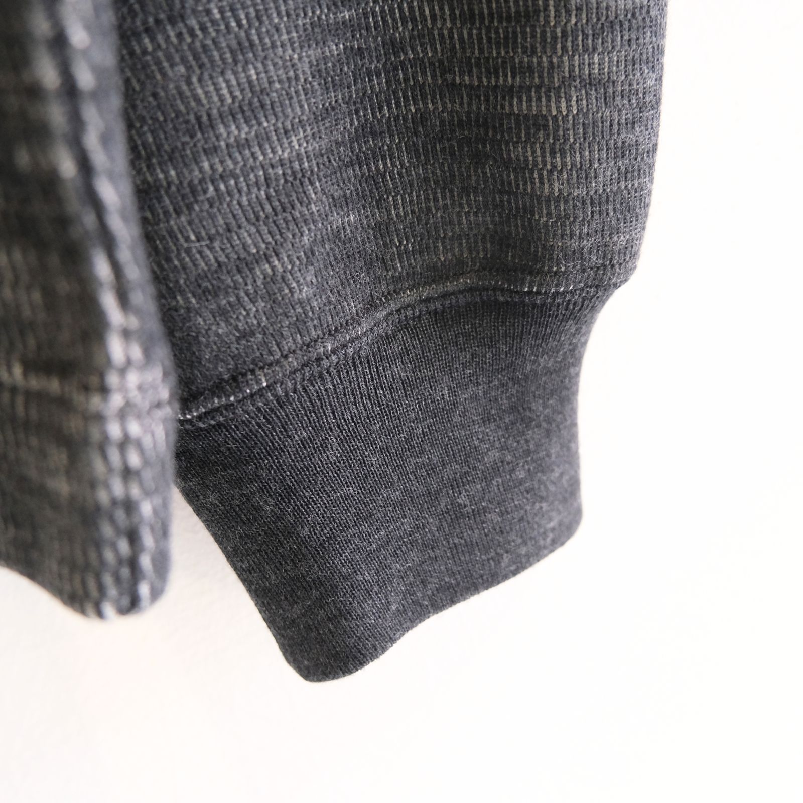 W/C HONEYCOMB HENLEY-NECK TOP（CHARCOAL）
