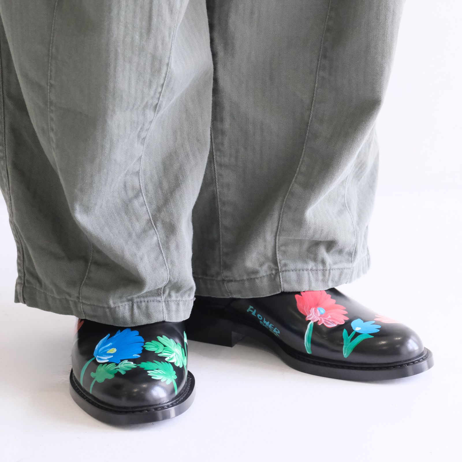 "BLOSSOM" Hand Painted Sandals by HARUTA feat. MIO YAMAMOTO / 「BLOSSOM」ハンド ペイント サンダル バイ ハルタ feat. ミオ ヤマモト（BLACK）