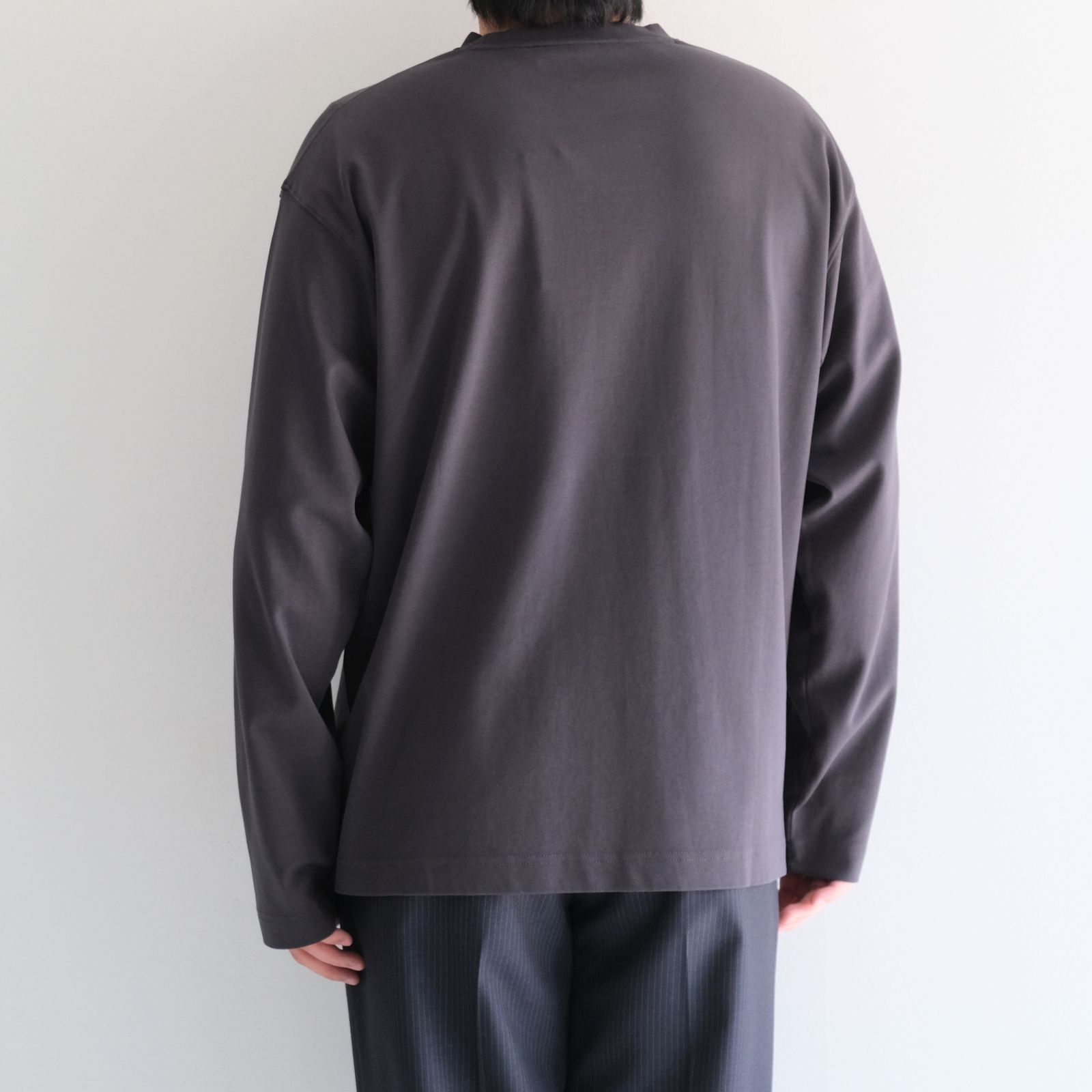 Basis L/S Tee / ベーシック長袖Tシャツ（GRAPHITE）