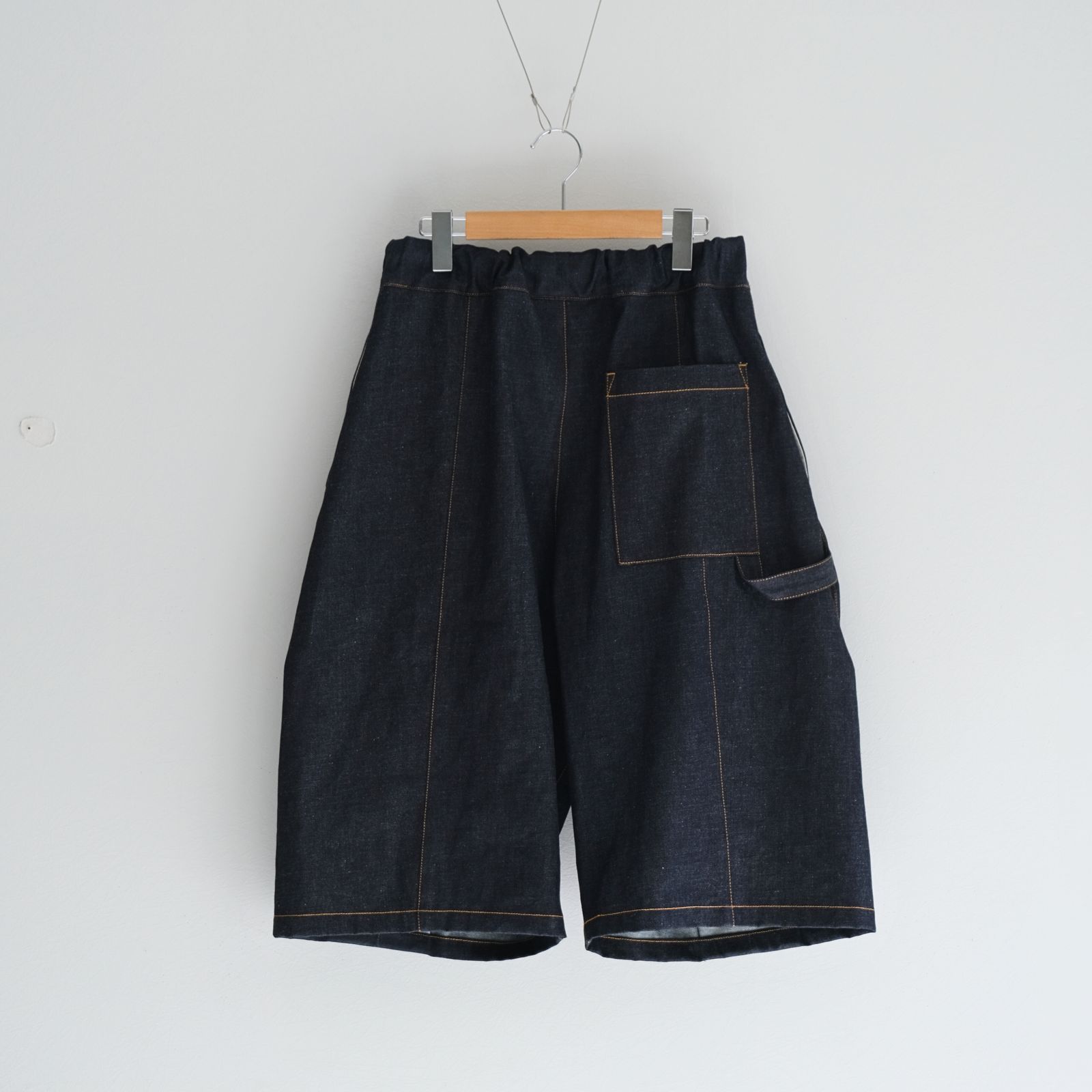 BOX PLEAT SHORT RAW / ボックスプリーツ / デニム / ボトムス