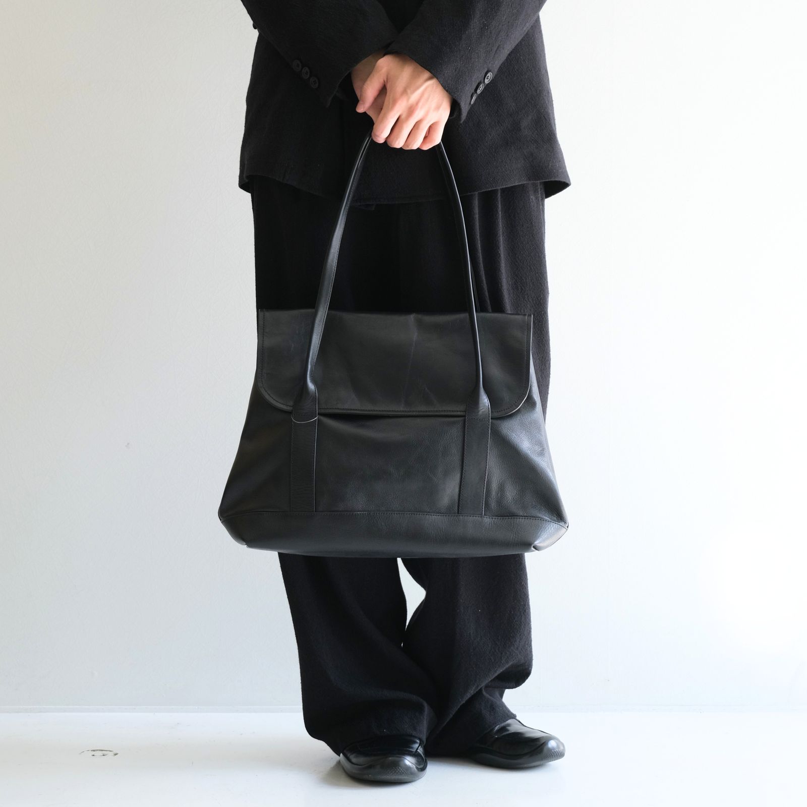 ROUND TOTE BAG M SIZE（BLACK）