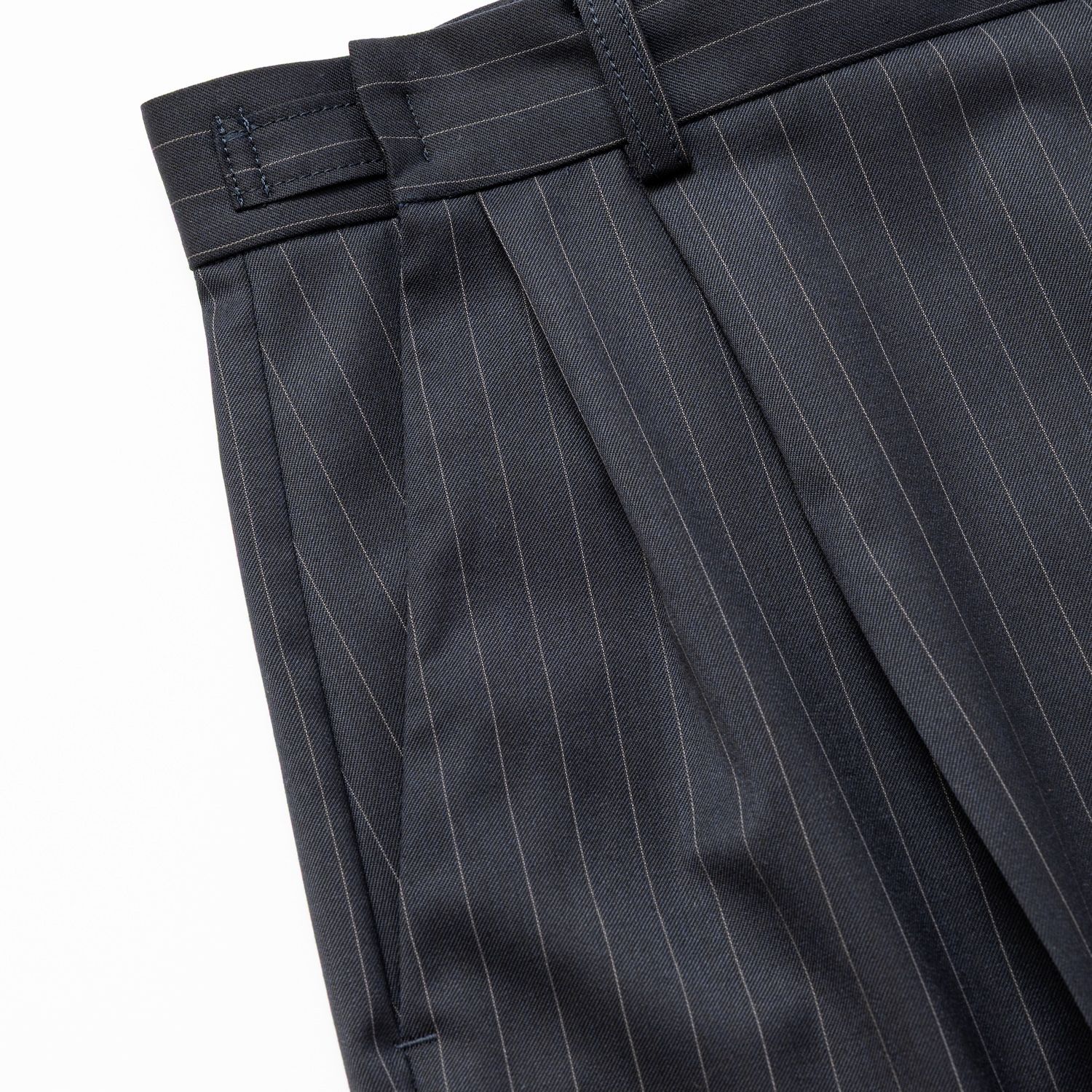 【入荷時期：2026年7月頃】Merino Wool High-waist Slacks / メリノウール ハイウエスト スラックス（NAVY STRIPE）