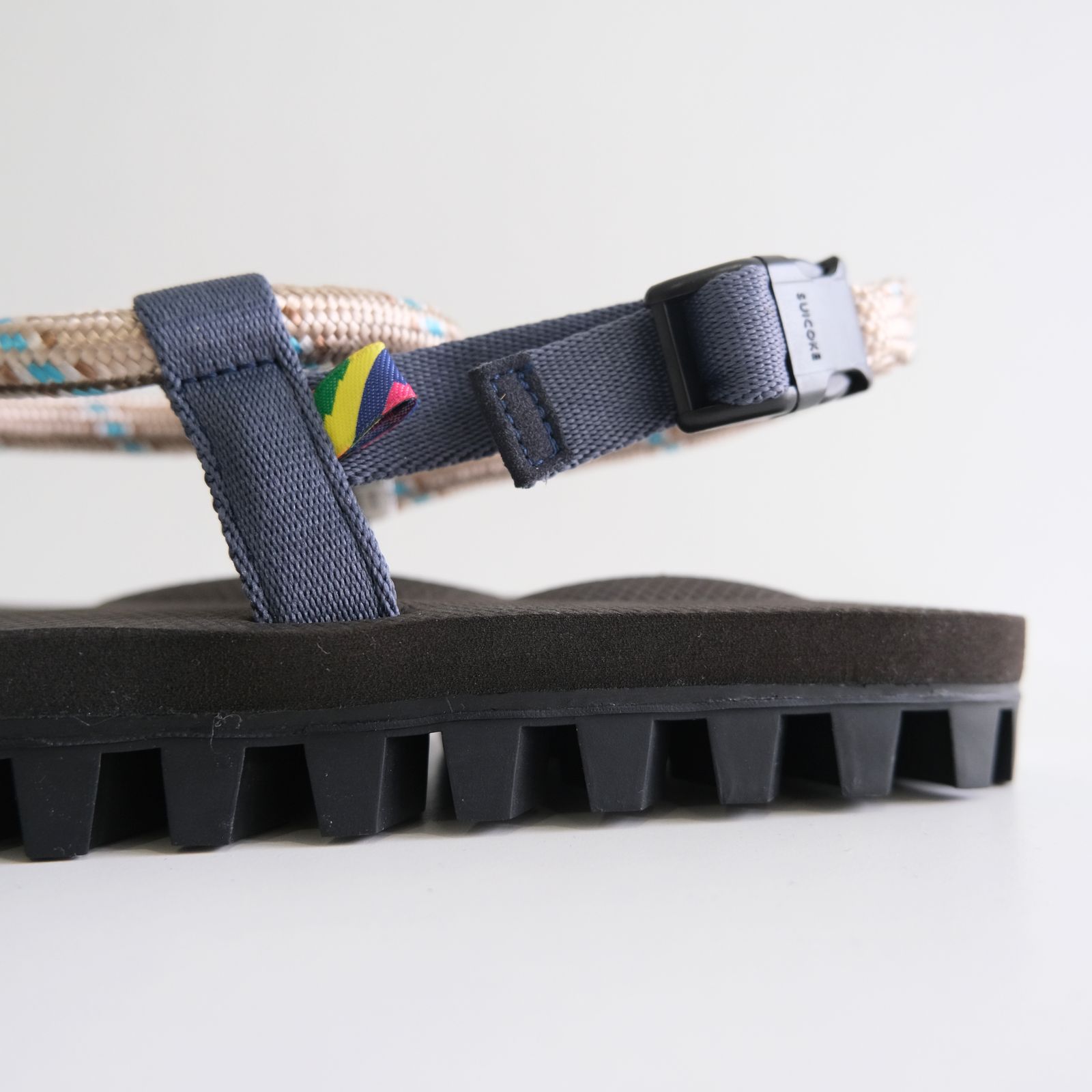 Suicoke x is-ness GUT KAT-2-ISN（BEIGE x GRAY）