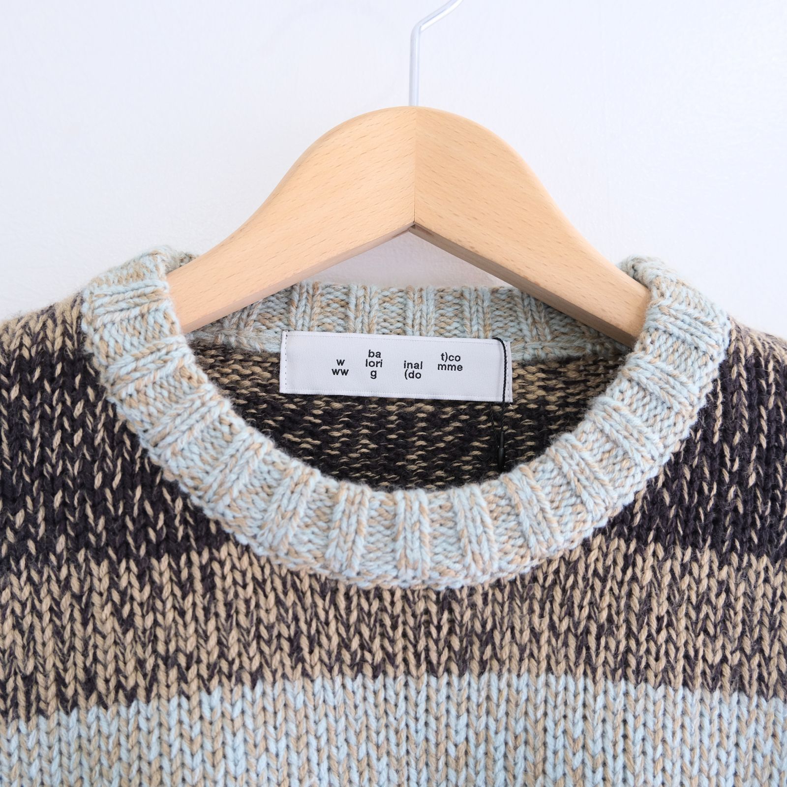 GRADATION STRIPE CREWNECK SWEATER（POWDER BLUE）